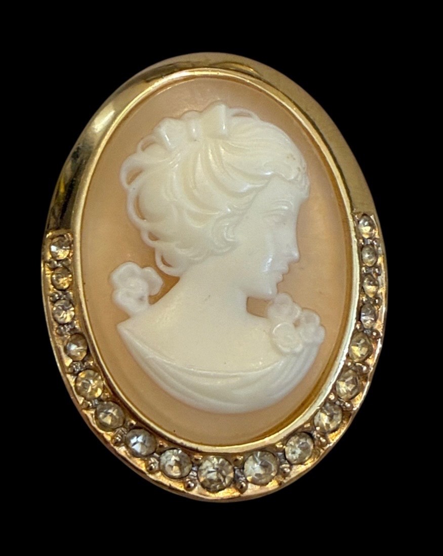 Vintage CROWN TRIFARI Cameo Pin Brooch SIGNED 