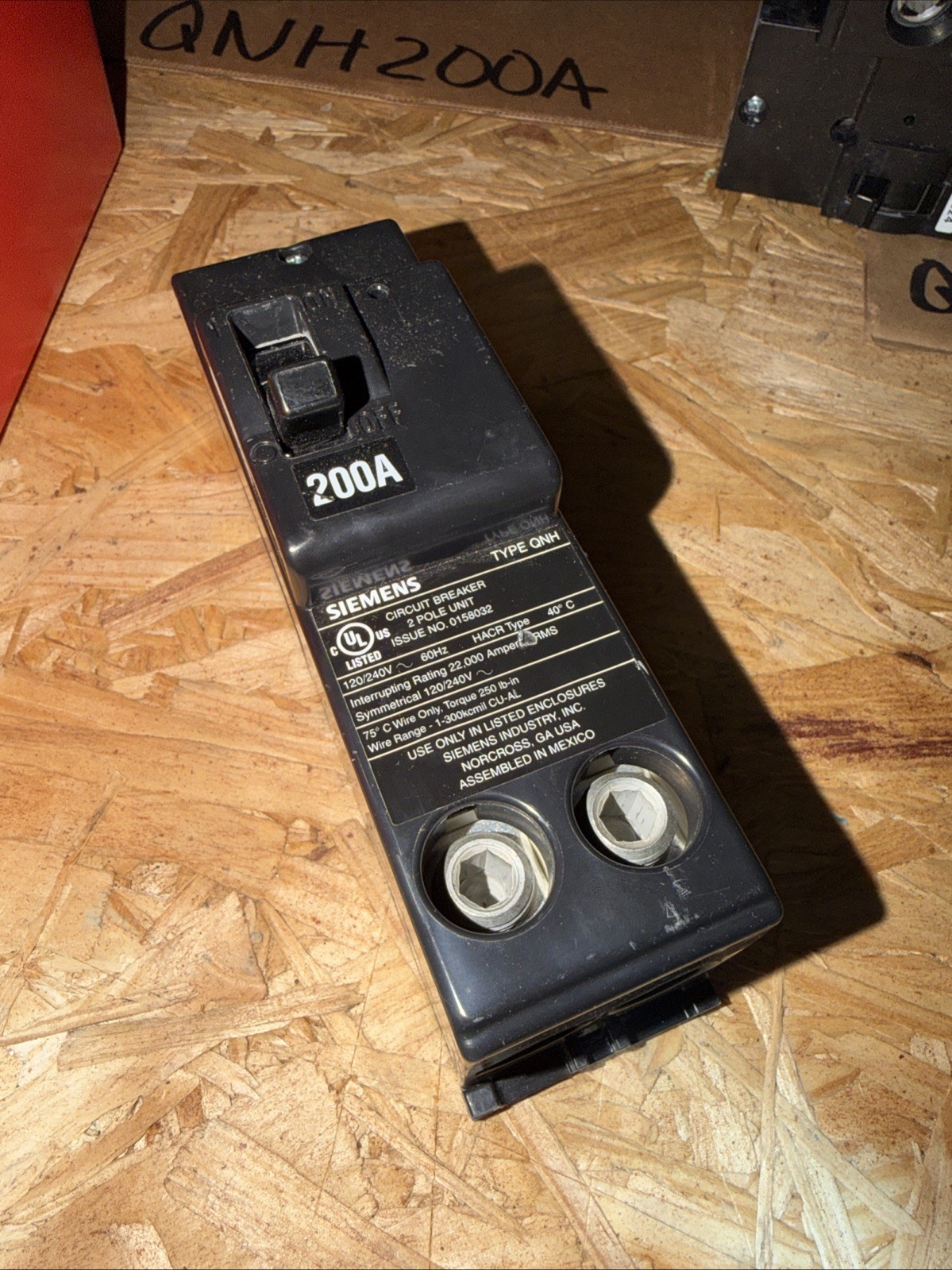 ITE Siemens QN2200H 2 Pole 200A 120/240 Volt 22kA Main Circuit Breaker QNH TYPE ITE Siemens QN2200H 2 Pole 200A 120/240 Volt 22kA Main Circuit Breaker QNH TYPE