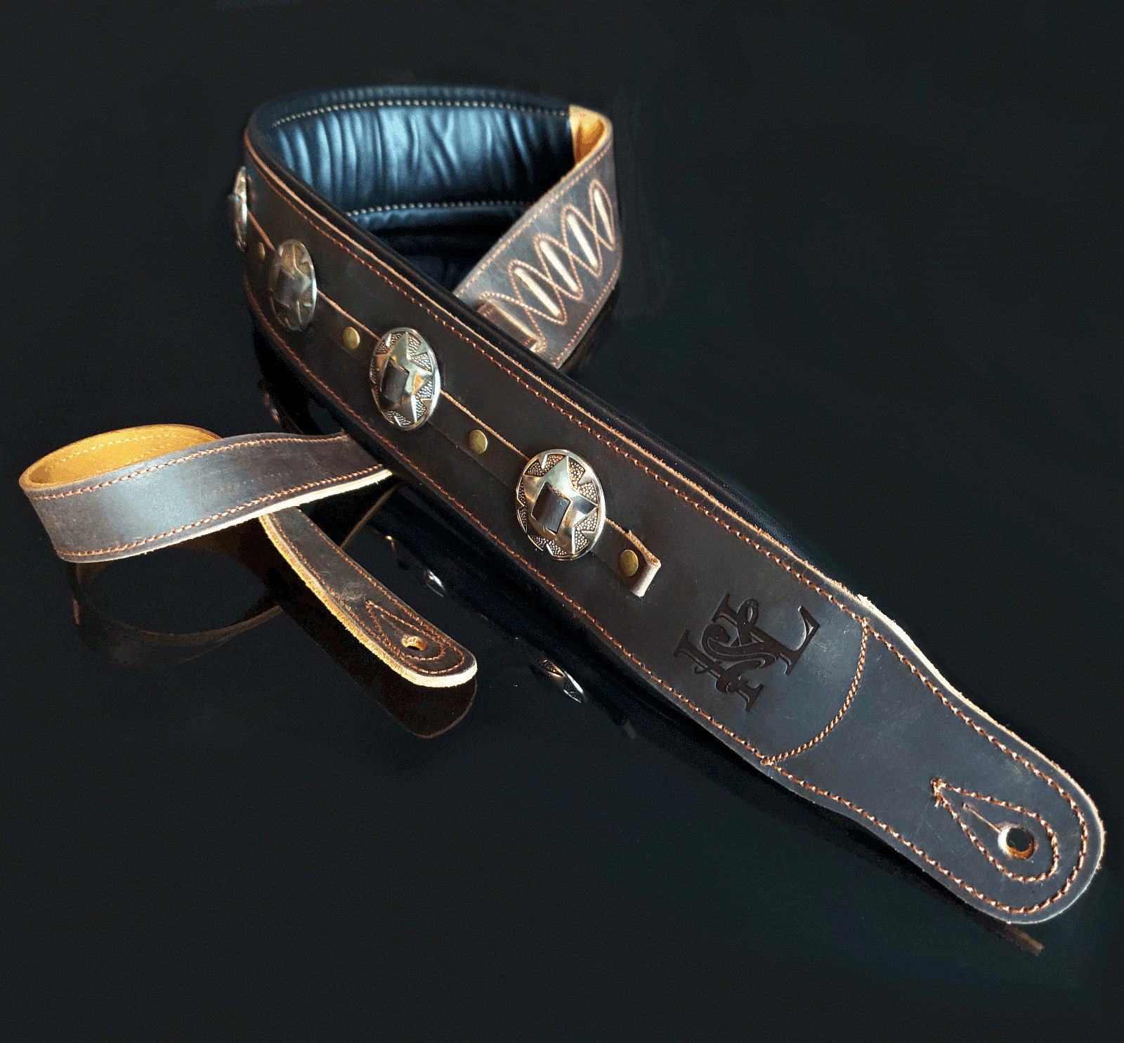 Iconic Premium Conchos 3.25\