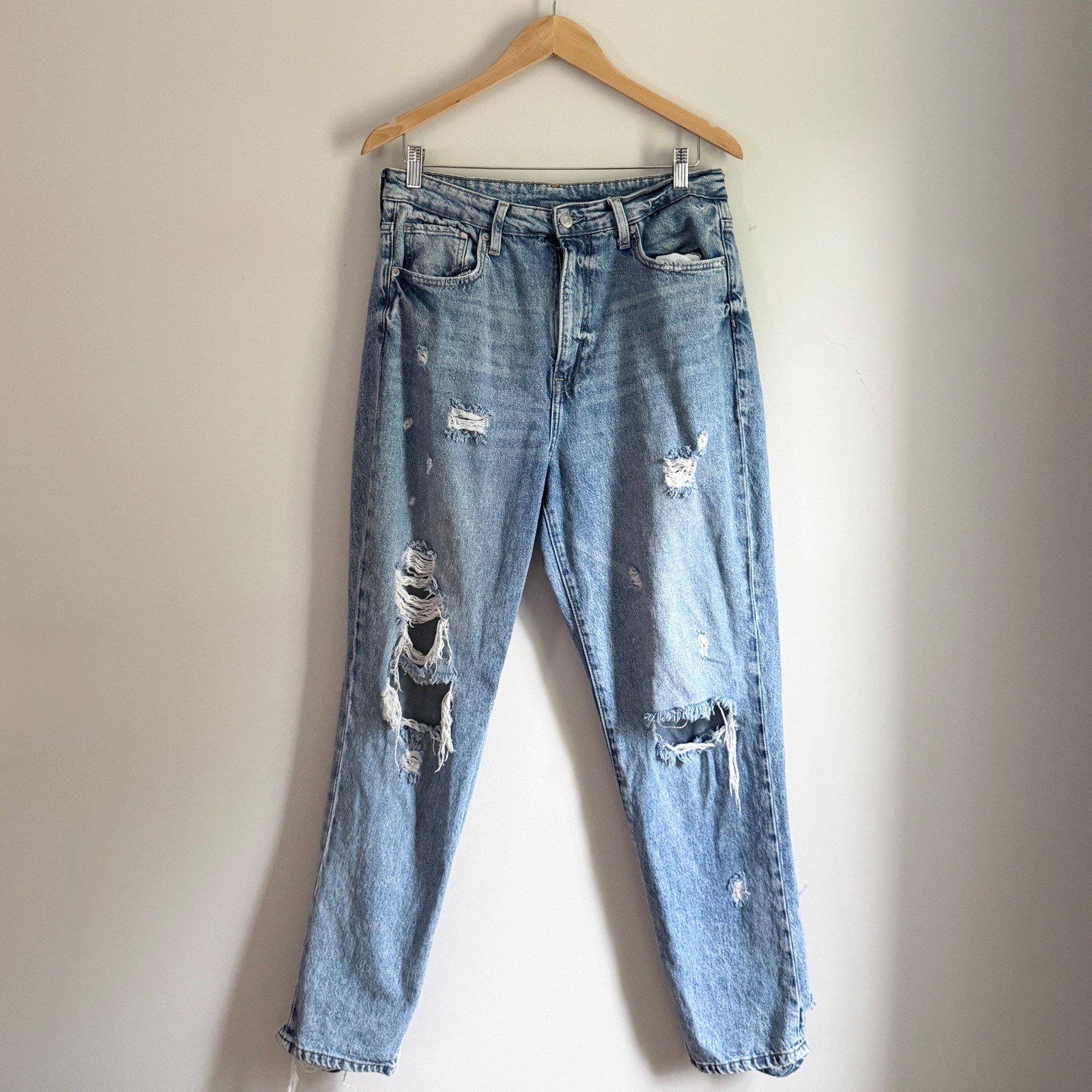 H&M &Denim Light Wash Distressed Ultra High Waist Mom Jeans Size 12 H&M &Denim Light Wash Distressed Ultra High Waist Mom Jeans Size 12