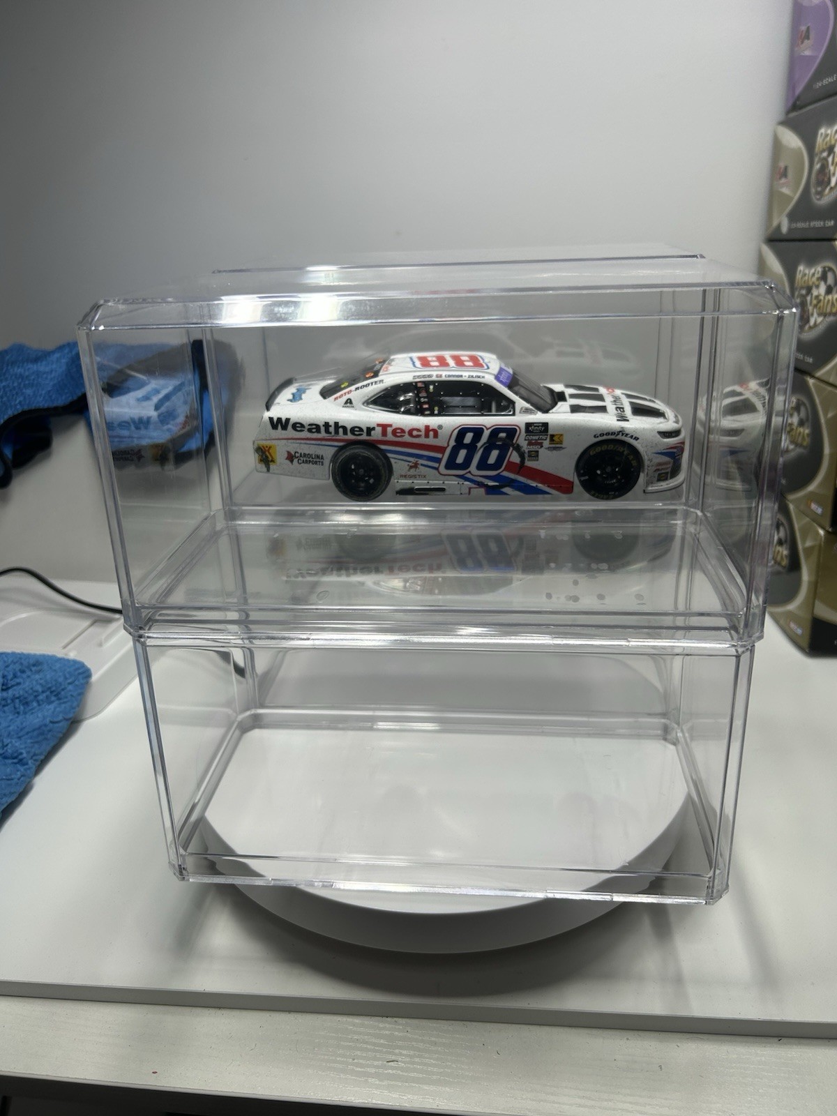 4 Pack Of Used Nascar 1/24 diecast Clear Cases. Car Not Included.See Description