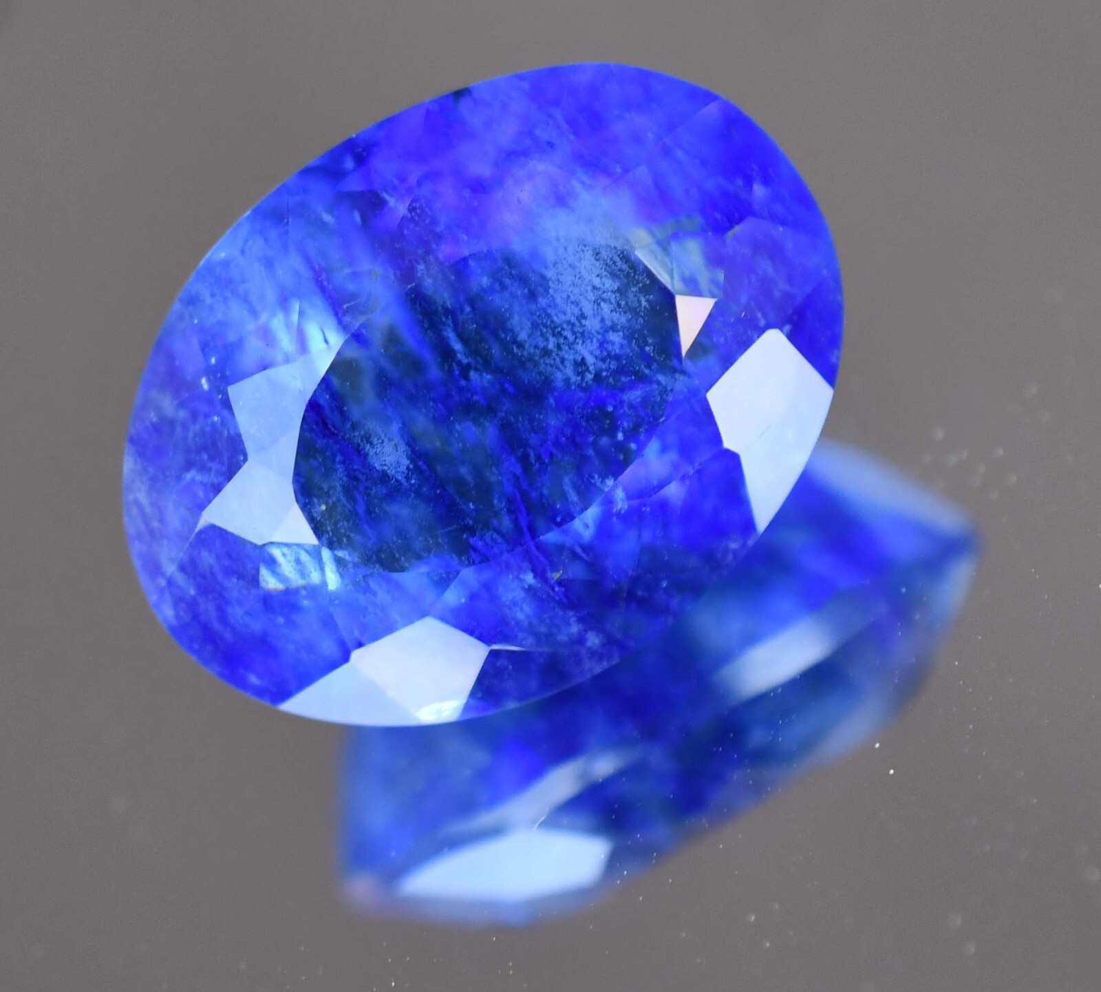 Unheated Natural Violet Blue Tanzanite 20.60 CT AGL Certified Oval Cut Gemstone