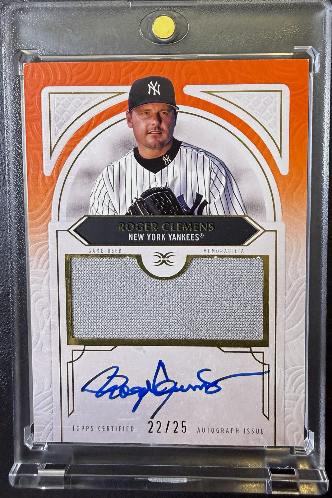 Topps Definitive 2025 Roger Clemens Yankees Auto Relic #DAR-RC /25 Topps Definitive 2025 Roger Clemens Yankees Auto Relic #DAR-RC /25