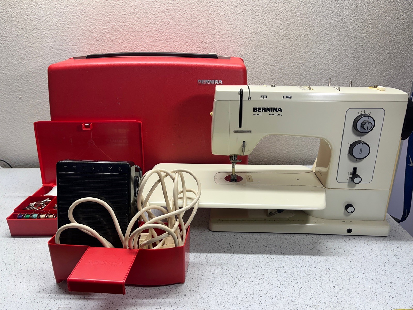 Vtg Bernina 830 Record Electronic Sewing Machine w/ Case & Accessories, Tested