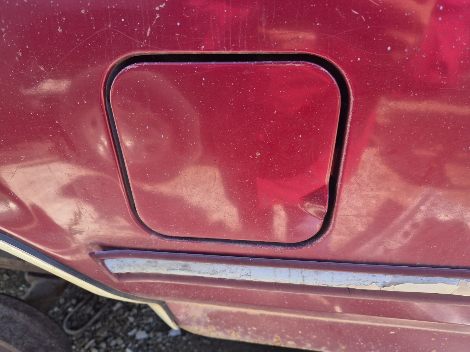 92-96 Ford F150 Fuel Tank Door With Hinge Gas Lid OEM Filler Red Maroon 92-96 Ford F150 Fuel Tank Door With Hinge Gas Lid OEM Filler Red Maroon