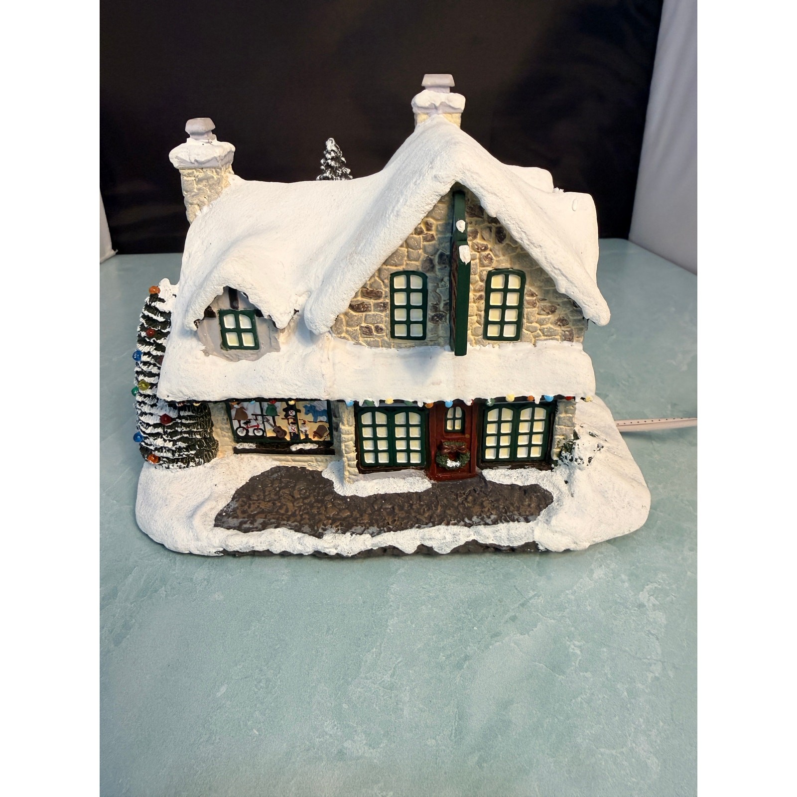 • Thomas Kinkade Hawthorne Village Village Christmas Inn Lighted Building