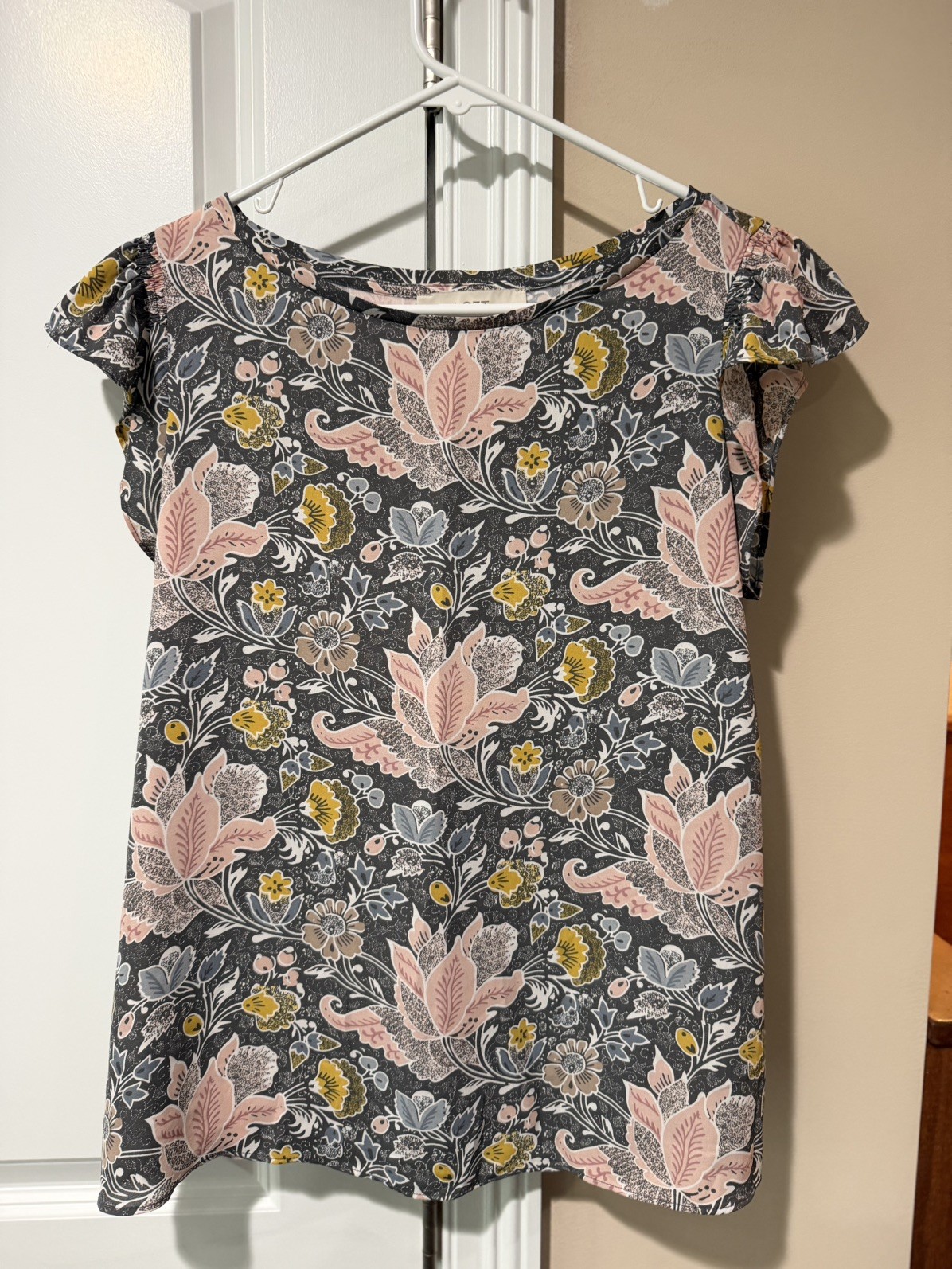 Loft Women’s Floral Short Sleeve Top, Size Small Loft Women’s Floral Short Sleeve Top, Size Small