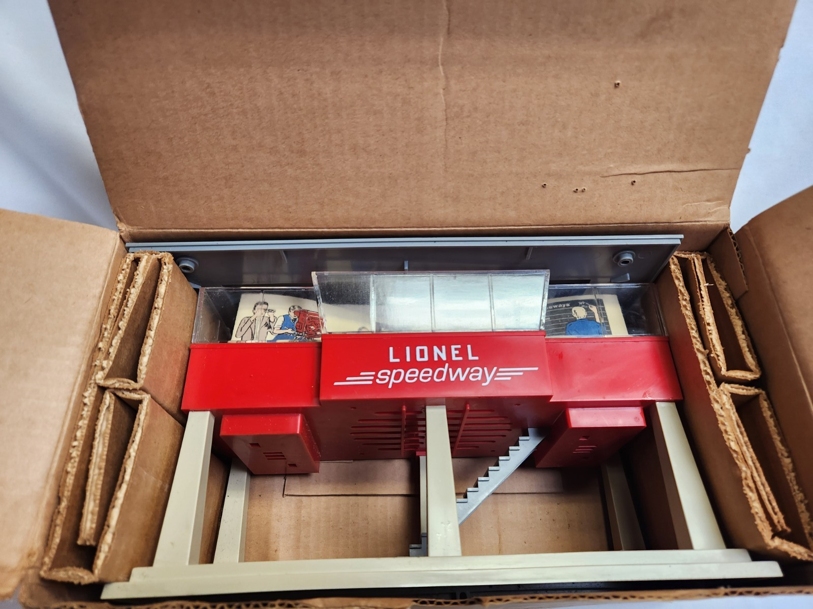 Vintage and VERY Rare Lionel No 5160 Speedway Official Viewing Stand New in Box