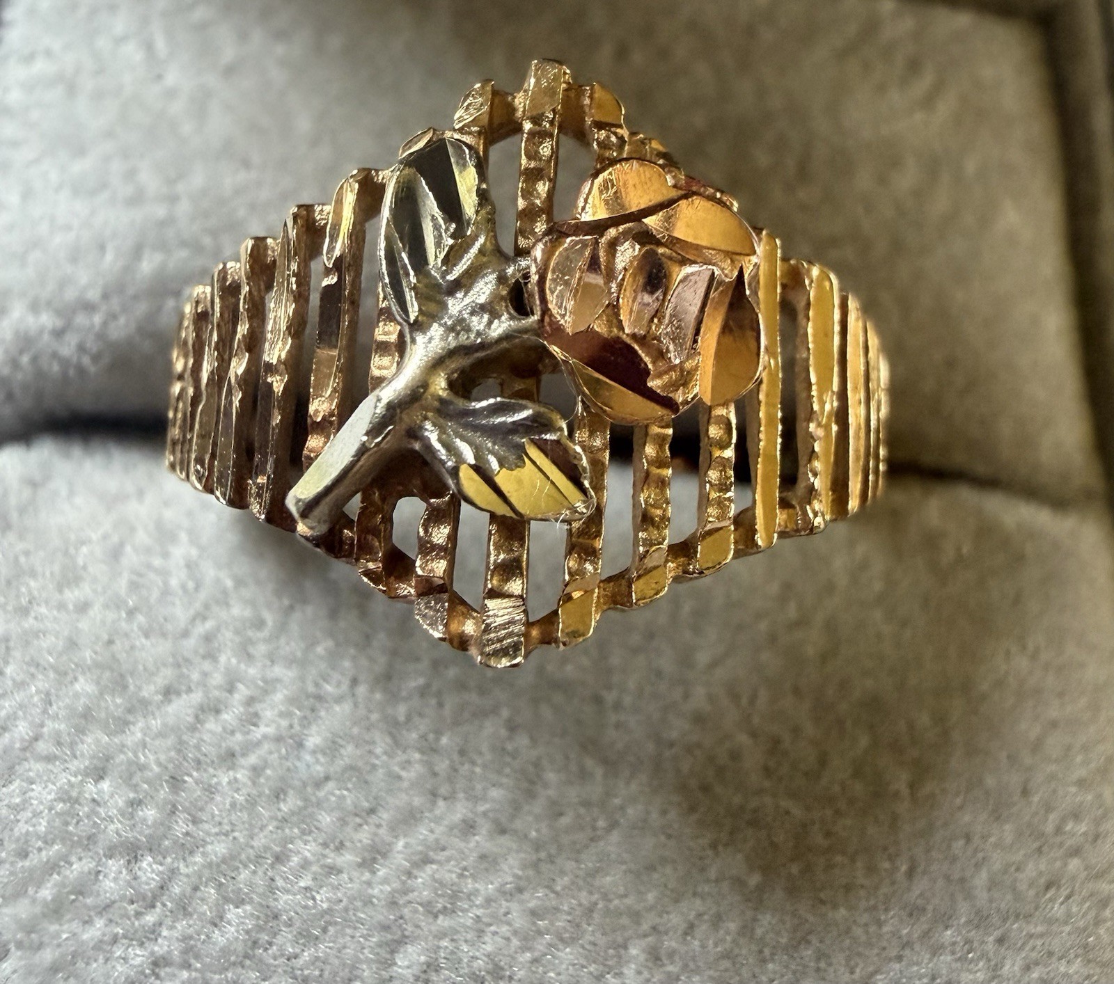 Vintage 10K Two Toned Yellow Gold Ring Michael Anthony Size 8.25 3 grams Vintage 10K Two Toned Yellow Gold Ring Michael Anthony Size 8.25 3 grams