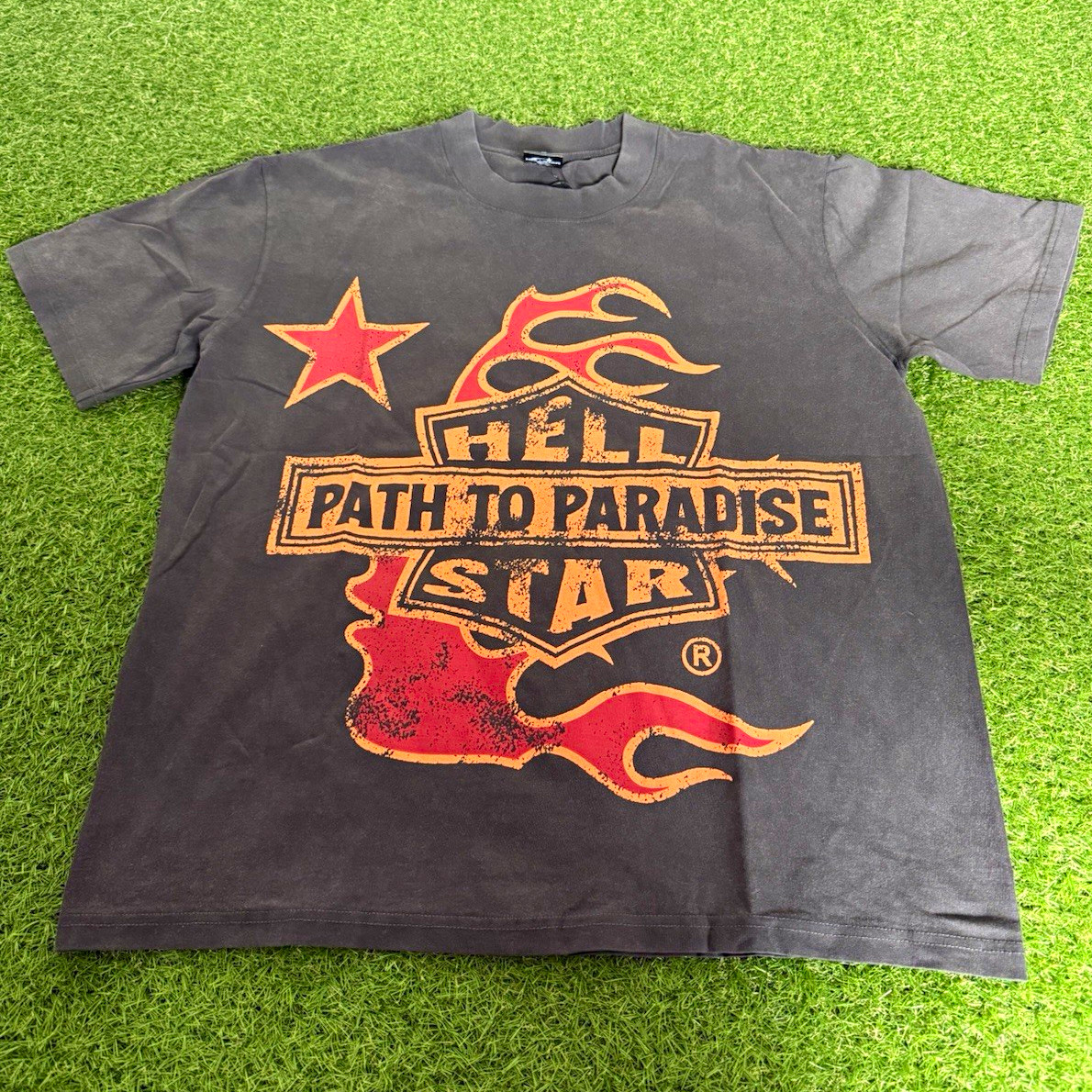 Hellstar Men’s L Black Path to Paradise Graphic Logo Crew Neck Short Sleeve Tee Hellstar Men’s L Black Path to Paradise Graphic Logo Crew Neck Short Sleeve Tee