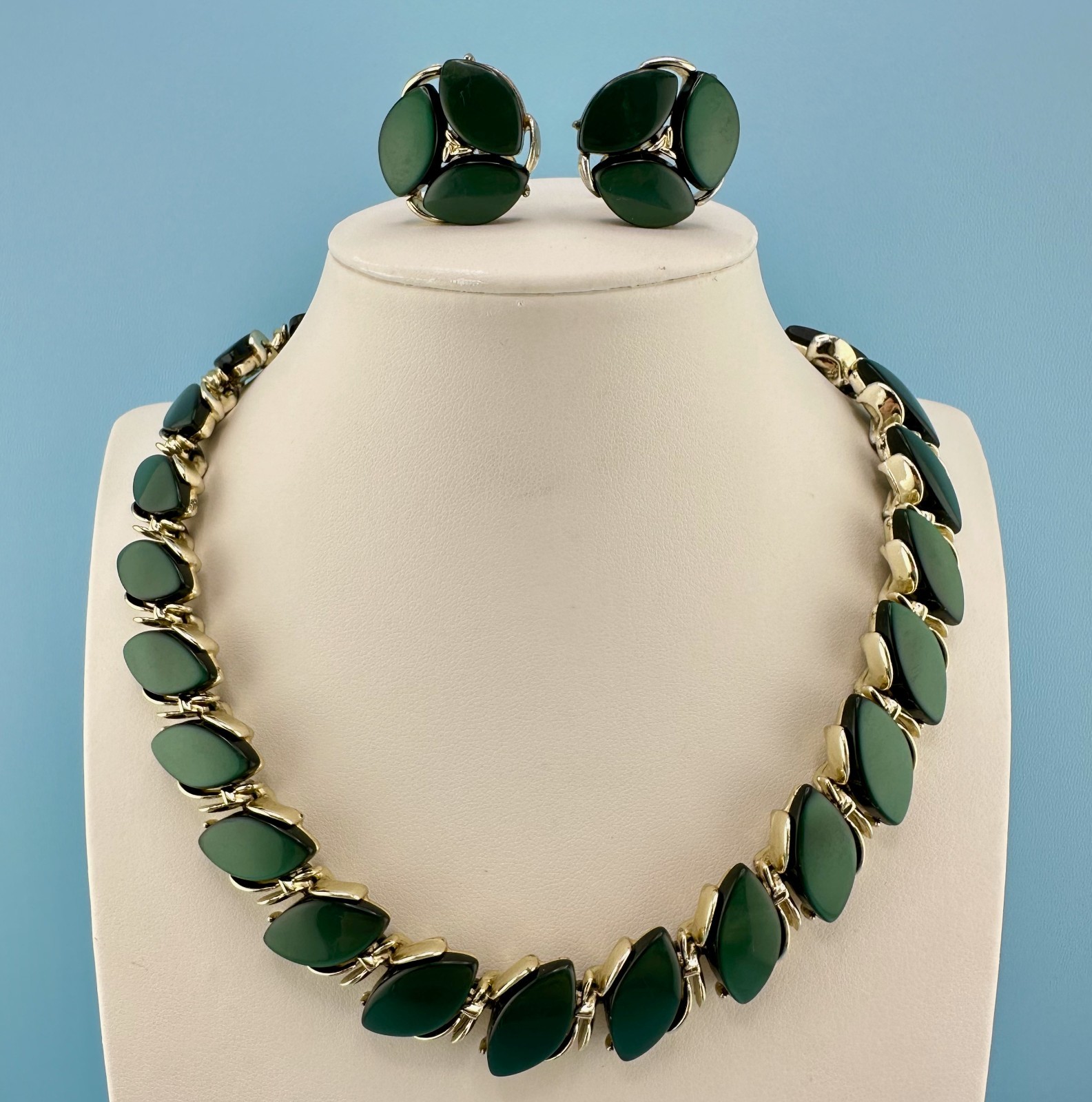 Vintage Lisner Necklace Earrings Set Gold Tone Hunter Green Thermoset Signed