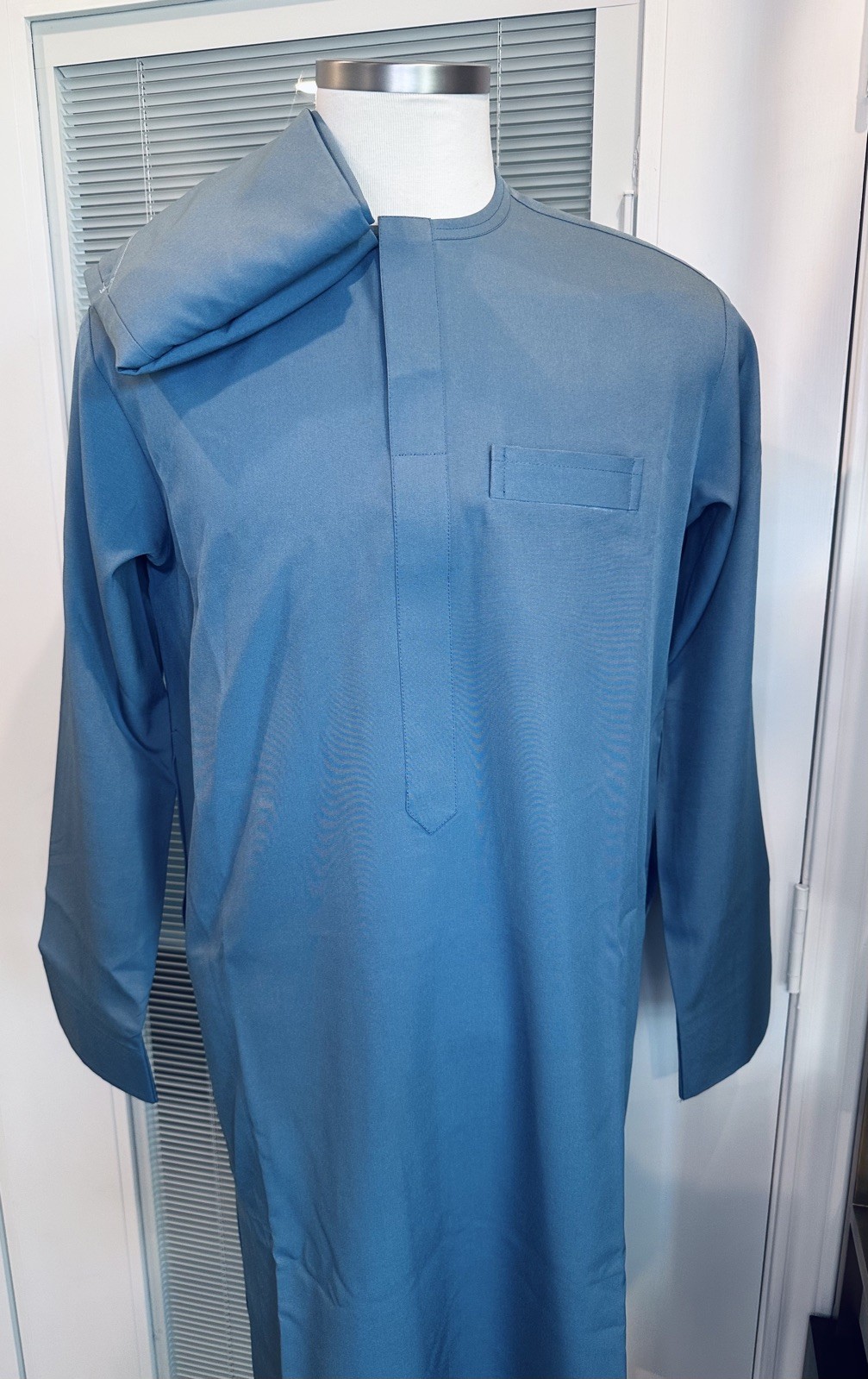 2piece set of African/Nigerian inspired Kaftan. A unique blue color in Size M/L 2piece set of African/Nigerian inspired Kaftan. A unique blue color in Size M/L