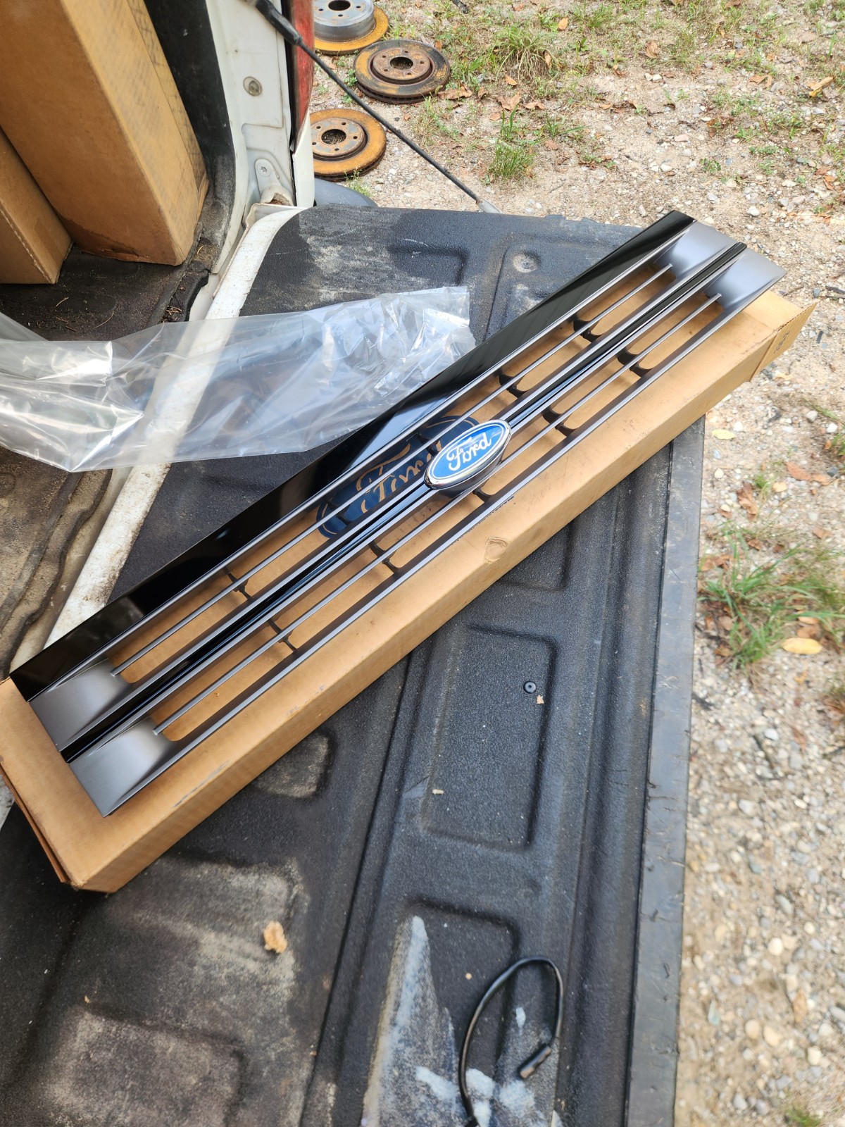New NOS Ford E93Z-8200-B Front Grille 1988-1991 89 90 Ford Tempo