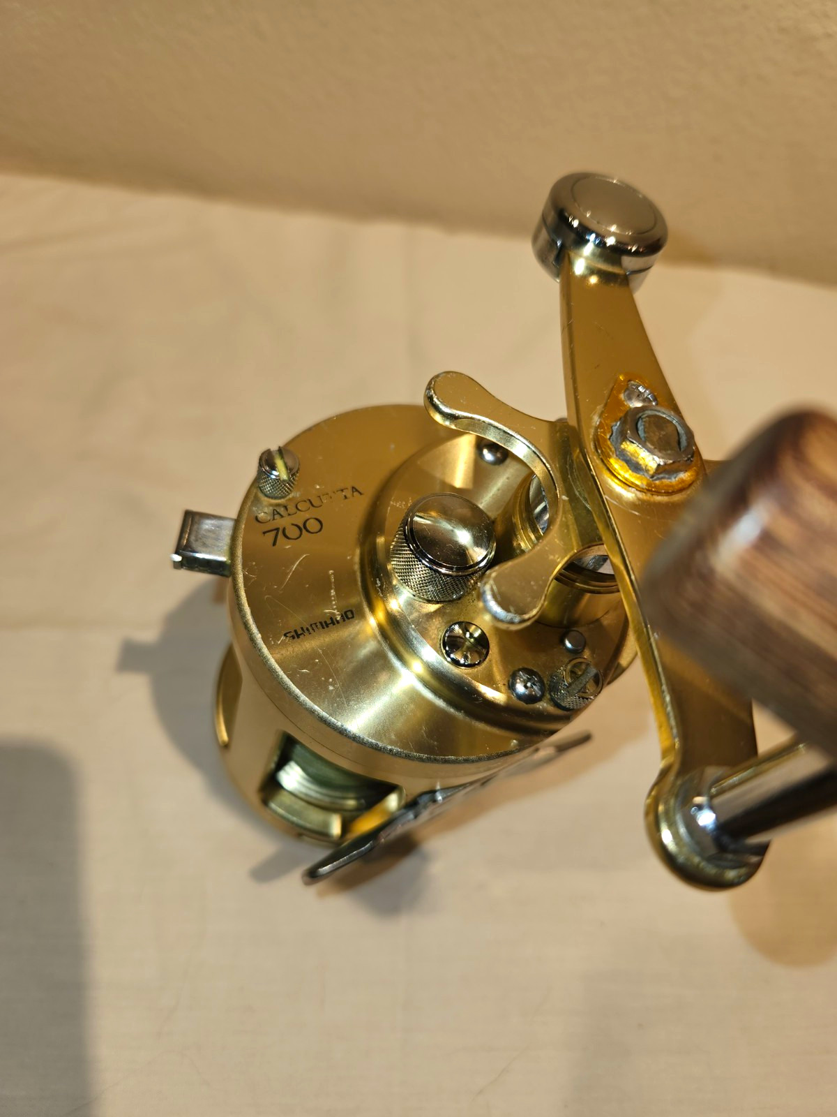 Shimano Calcutta 700 Gold Round Baitcast Reel Right-Hand 4.7:1 Star Drag