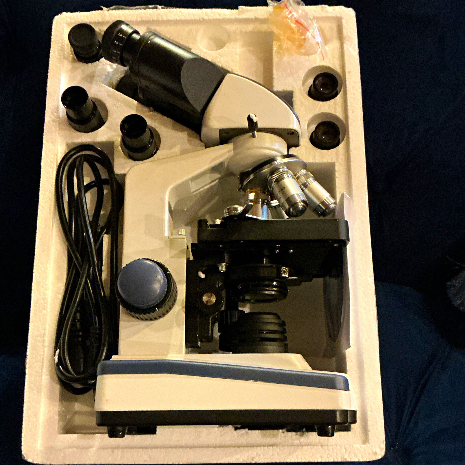 AmScope B120C-E1 Binocular Upright Compound Microscope 40X-1000X AmScope B120C-E1 Binocular Upright Compound Microscope 40X-1000X