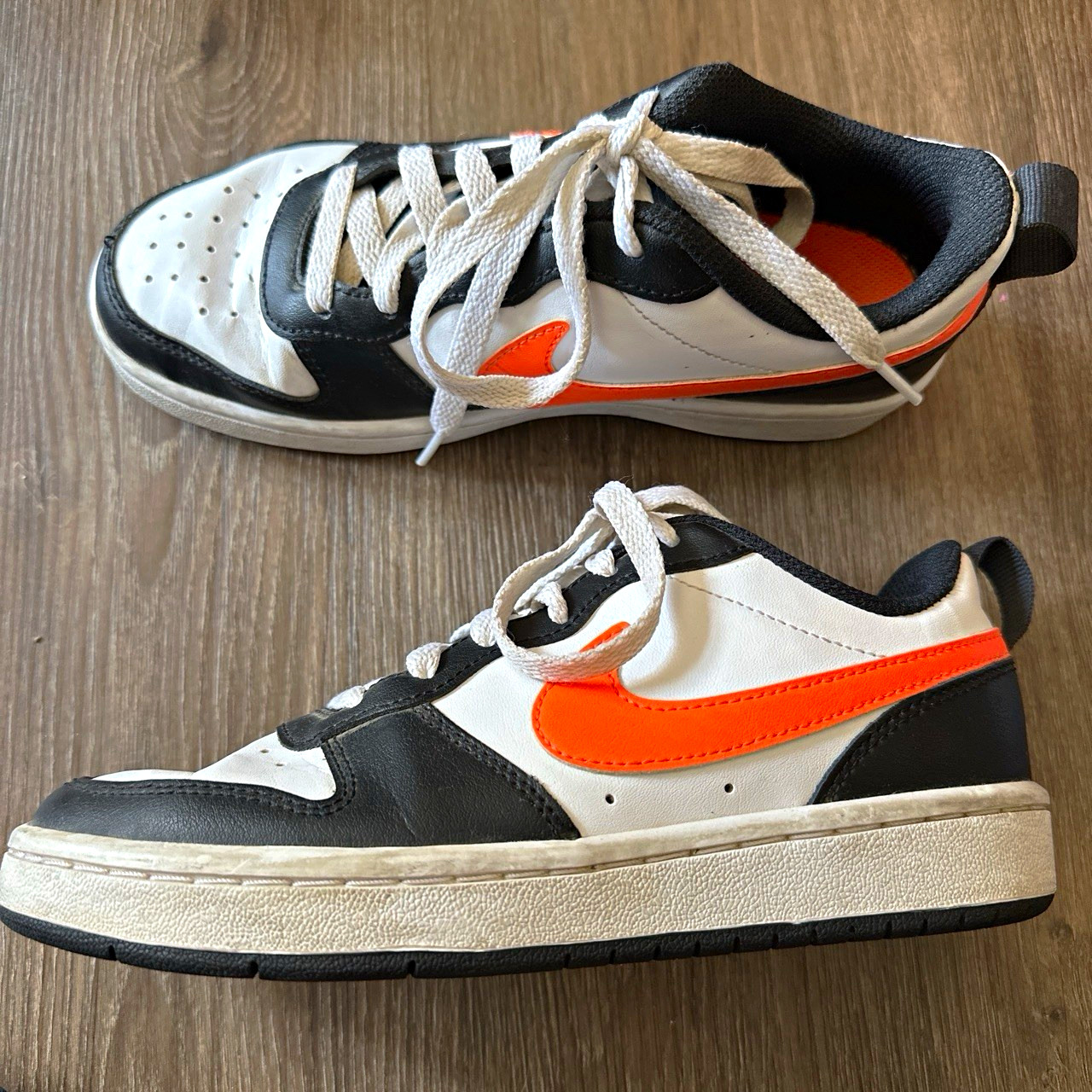 Nike Low Top Lace-Up Sneakers Black/White/Orange Colorblock Nike Low Top Lace-Up Sneakers Black/White/Orange Colorblock