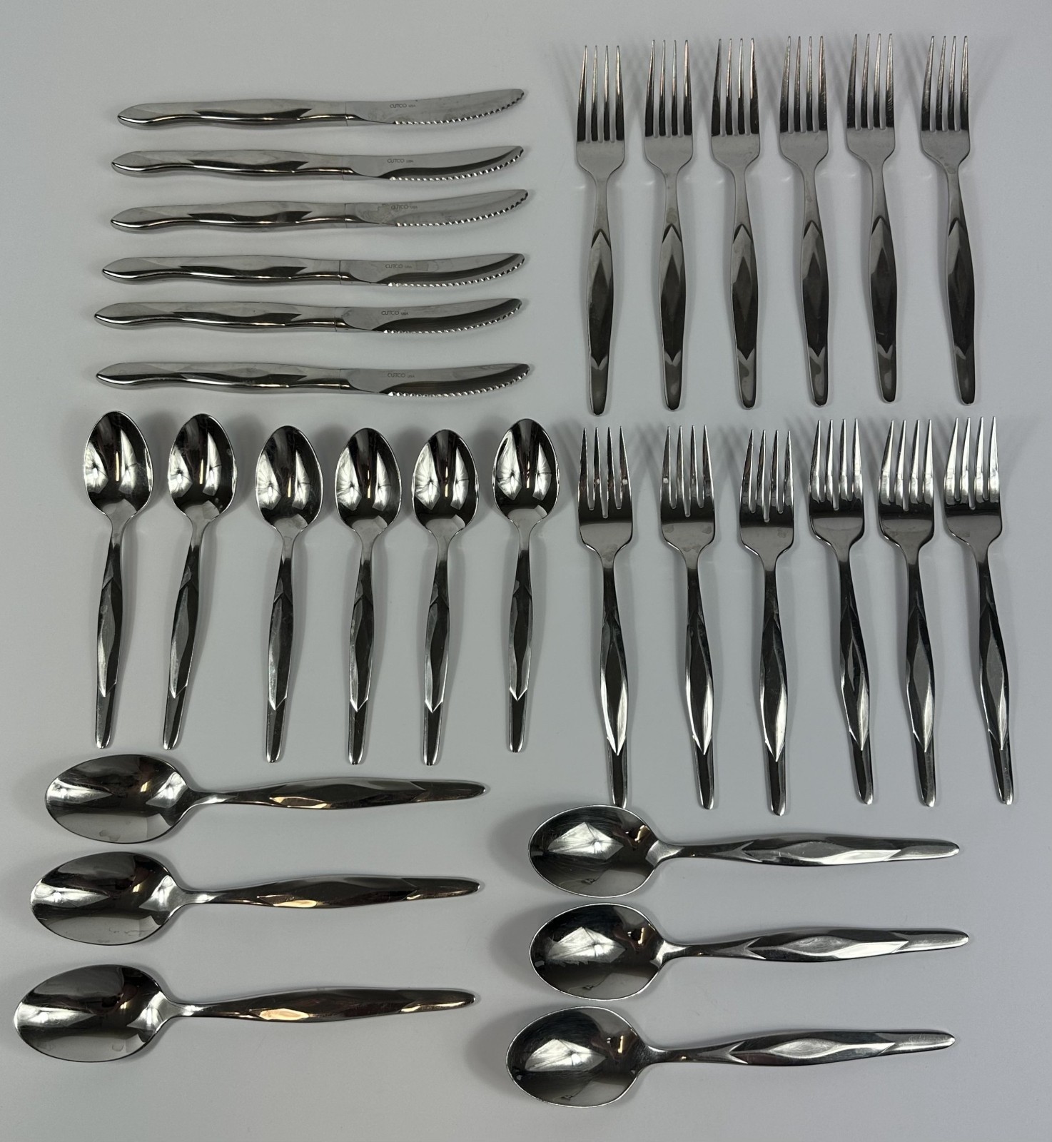 Cutco 30 Piece 18/10 Stainless Flatware Set Service for 6 Cutco 30 Piece 18/10 Stainless Flatware Set Service for 6