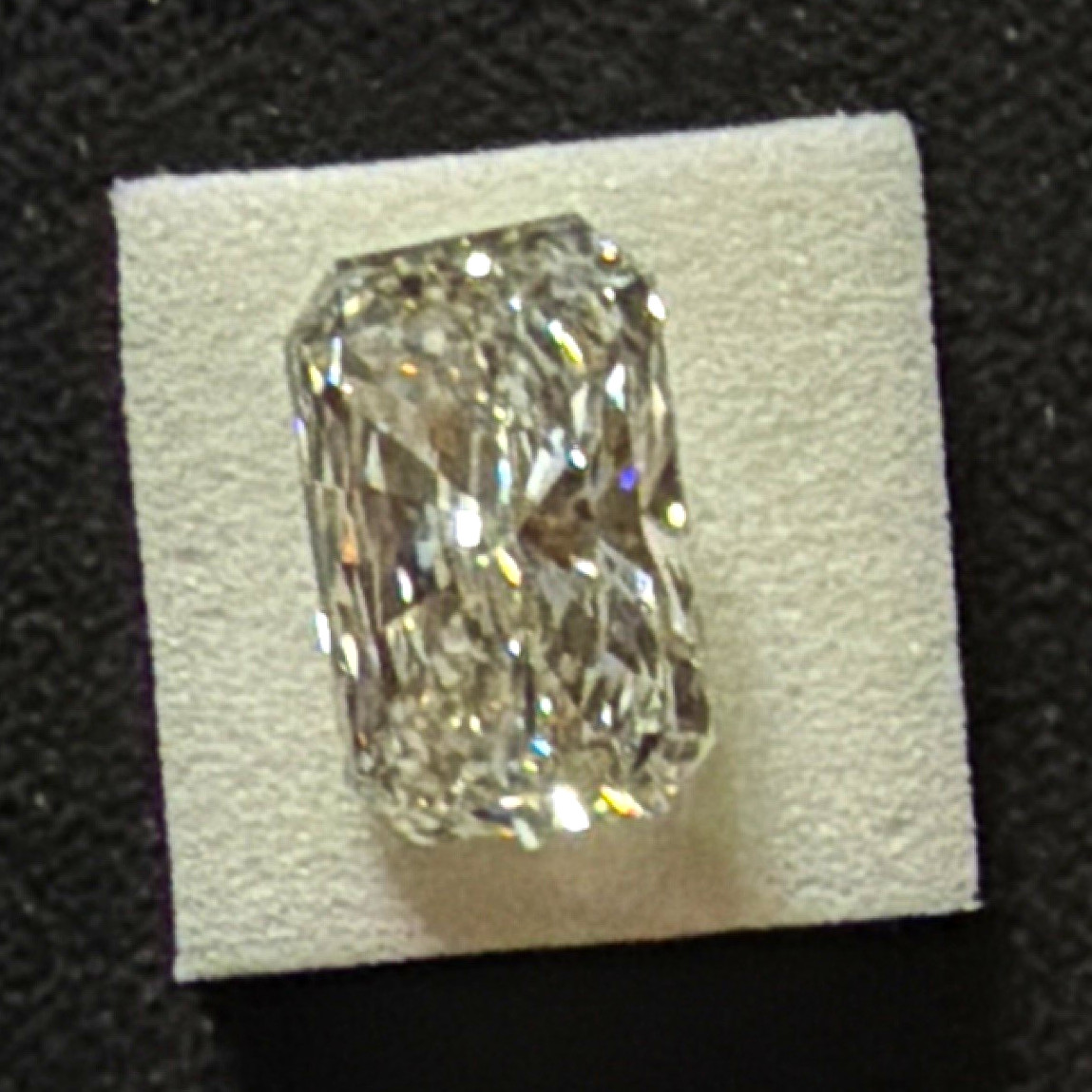 IGI Lab-Grown Diamond Radiant 3.07ct G VS2 Excellent Cut 10.36x7.29 IGI Lab-Grown Diamond Radiant 3.07ct G VS2 Excellent Cut 10.36x7.29