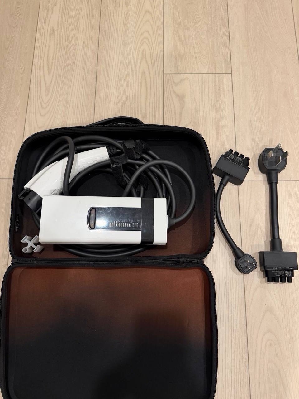 GM Cadillac Chevy GMC Ultium EV Charger Lyriq OEM Fast Charger 5-15 ; 14-50 GM Cadillac Chevy GMC Ultium EV Charger Lyriq OEM Fast Charger 5-15 ; 14-50