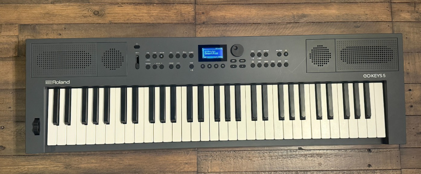 Roland Go : Keys 5   61 Key model, near mi condition, original box and packaging