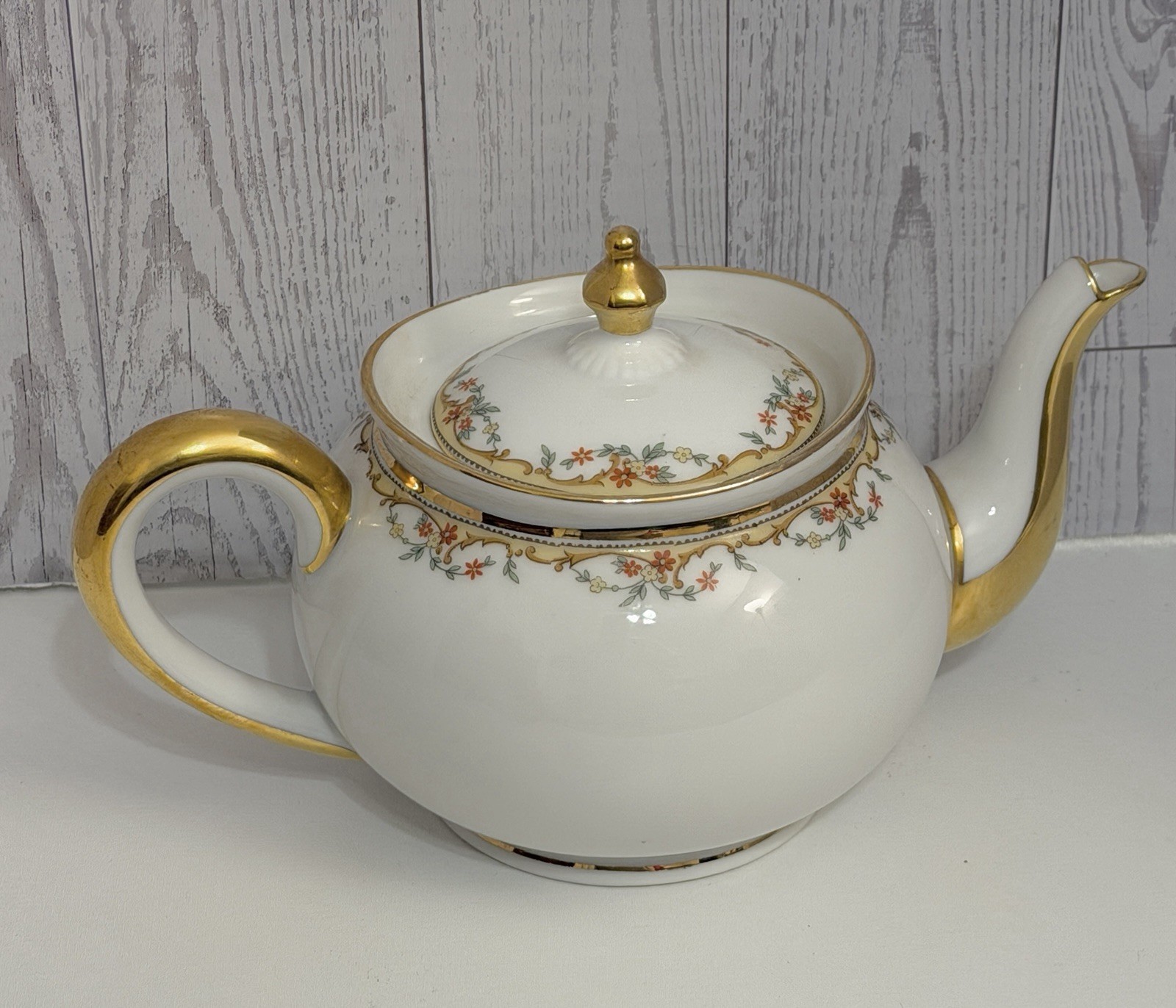 VIGNAUD LIMOGES THE MEUSE FRENCH FLORAL TEAPOT WITH LID GOLD GILT FRANCE ANTIQUE VIGNAUD LIMOGES THE MEUSE FRENCH FLORAL TEAPOT WITH LID GOLD GILT FRANCE ANTIQUE