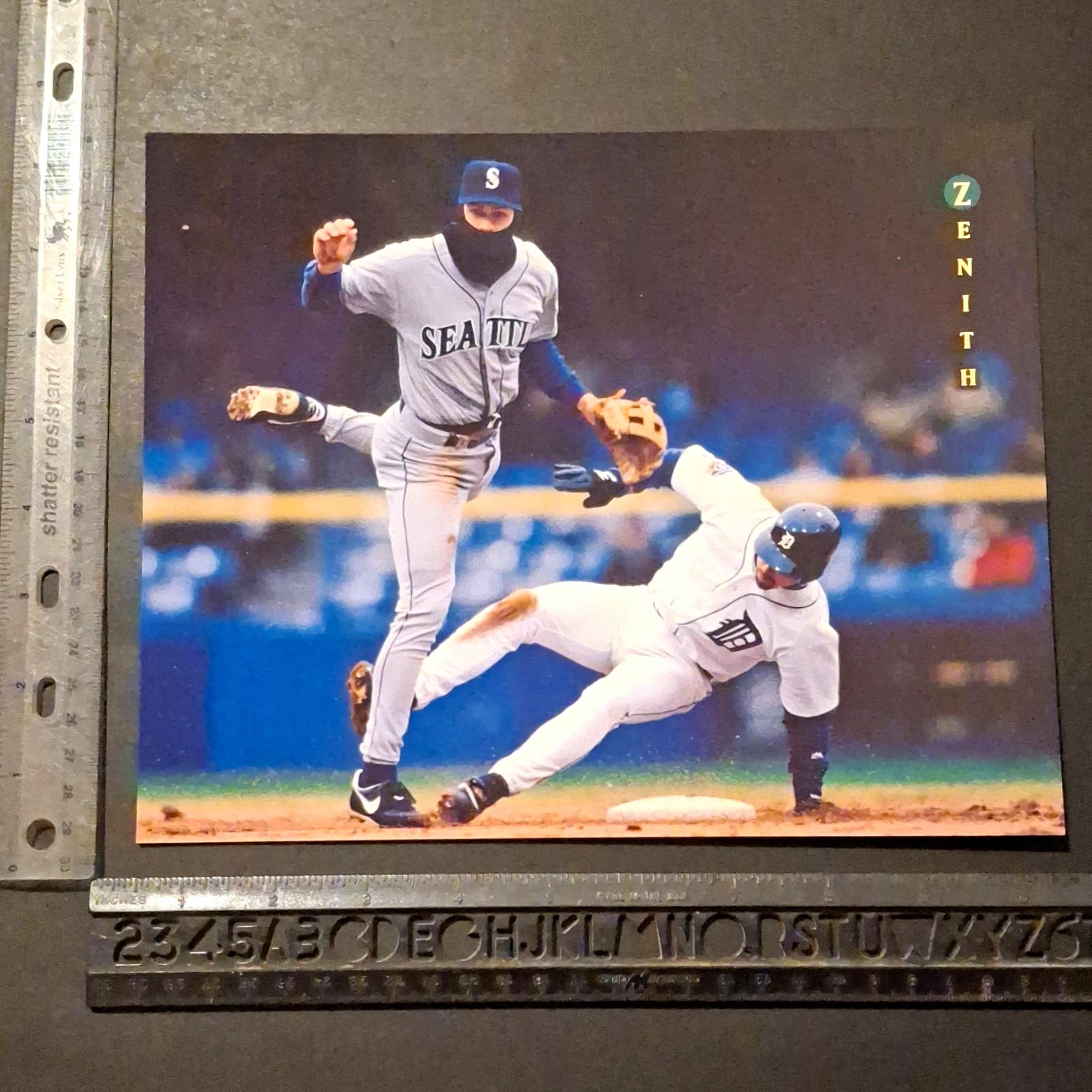 1997 Pinnacle Zenith Hit Location Chart Alex Rodriguez Mariners #13/24 Insert 1997 Pinnacle Zenith Hit Location Chart Alex Rodriguez Mariners #13/24 Insert