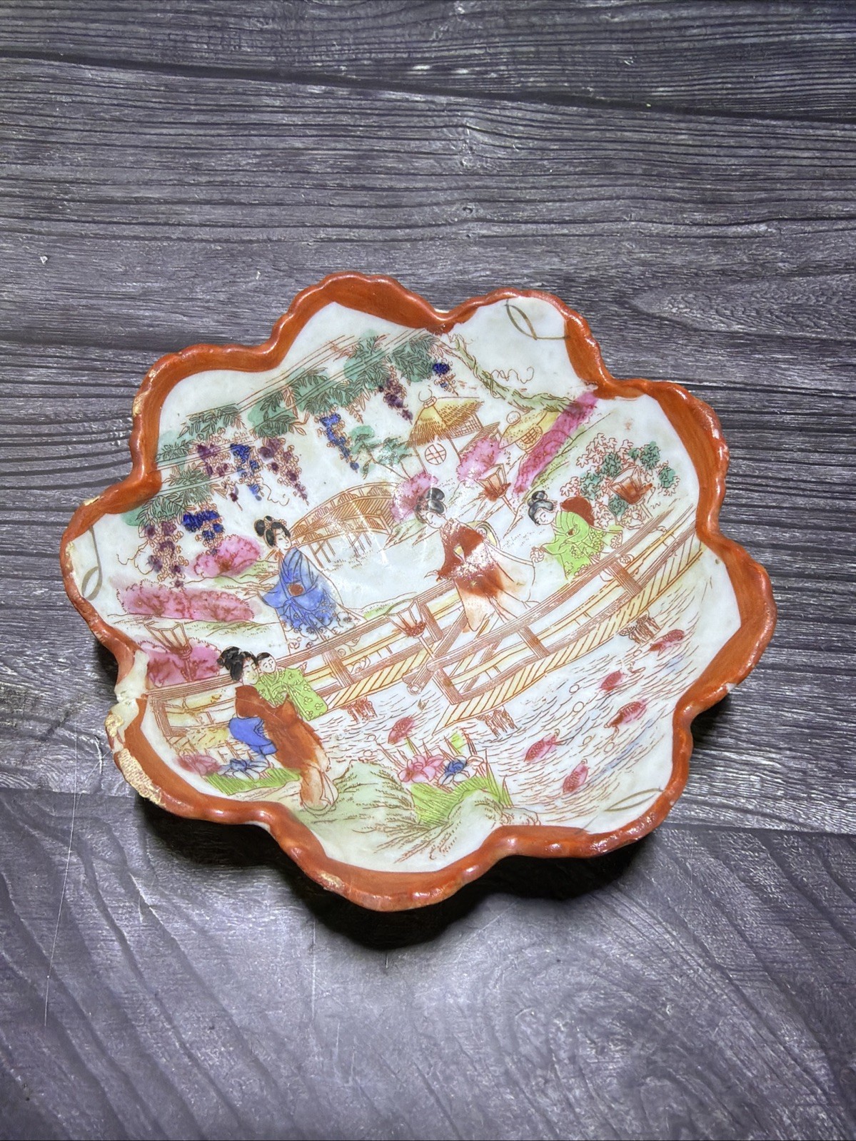 Antique Japanese Kutani Porcelain Geisha Scalloped Bowl 5.5