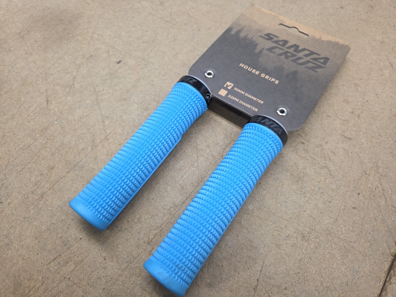 New Santa Cruz House Lock-On MTB Bicycle Grips 30mm Blue