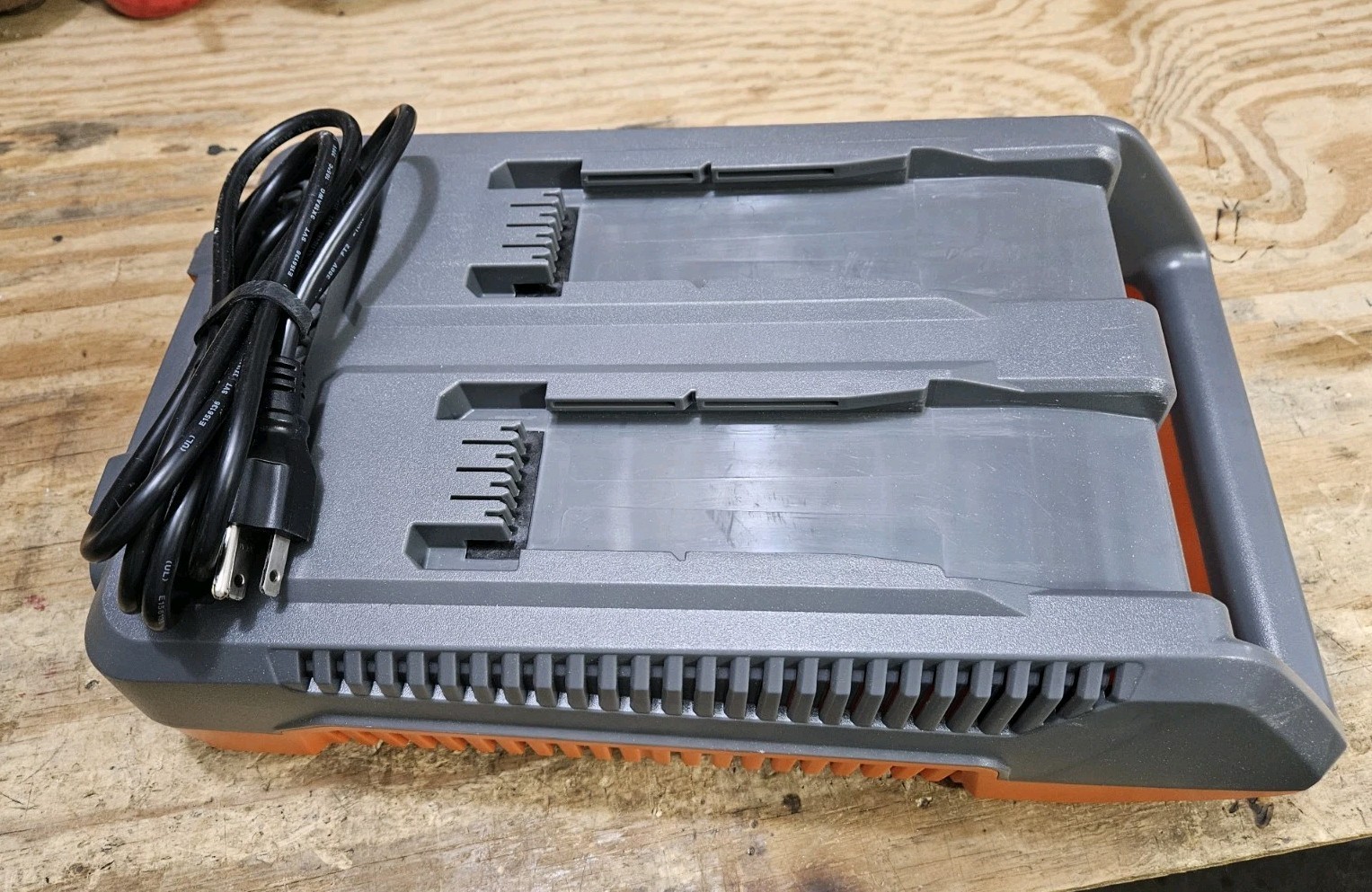 Hoover BFP / CH90002 Vacuum CH90040 Dual Battery Charger Hoover BFP / CH90002 Vacuum CH90040 Dual Battery Charger