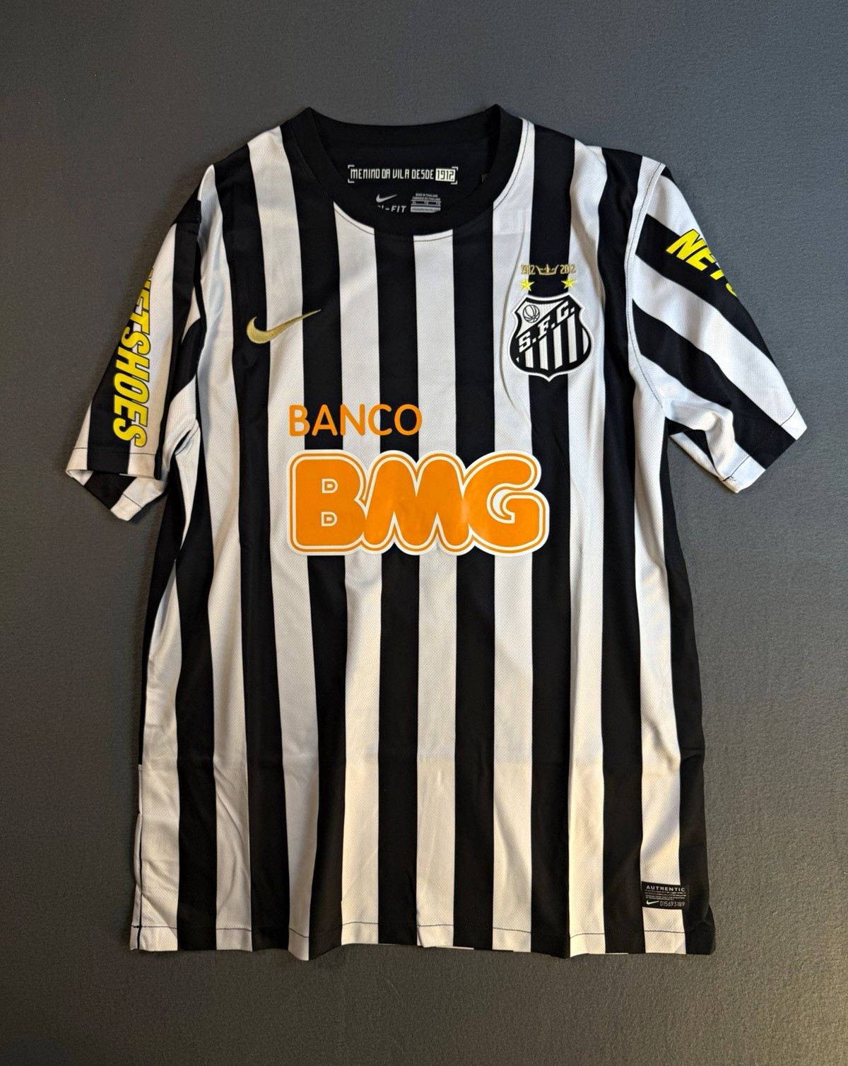 Nike Santos Neymar Jr 11 Black/White Striped Soccer Jersey Men\'s Size xL Nike Santos Neymar Jr 11 Black/White Striped Soccer Jersey Men\'s Size xL