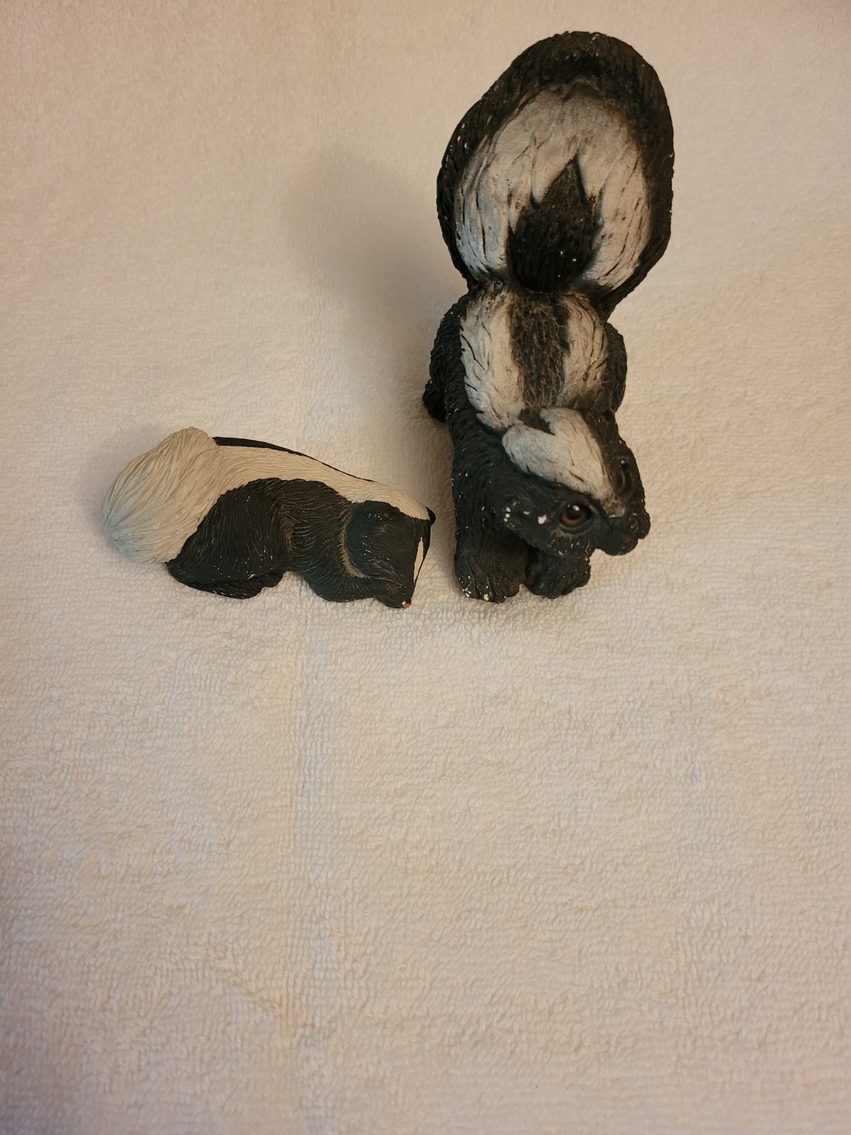 VTG.1986 SANDICAST ORIGINAL SCUKPTURE HAND CAST/HAND PAINTED SKUNKS SAN DIEGD CA VTG.1986 SANDICAST ORIGINAL SCUKPTURE HAND CAST/HAND PAINTED SKUNKS SAN DIEGD CA