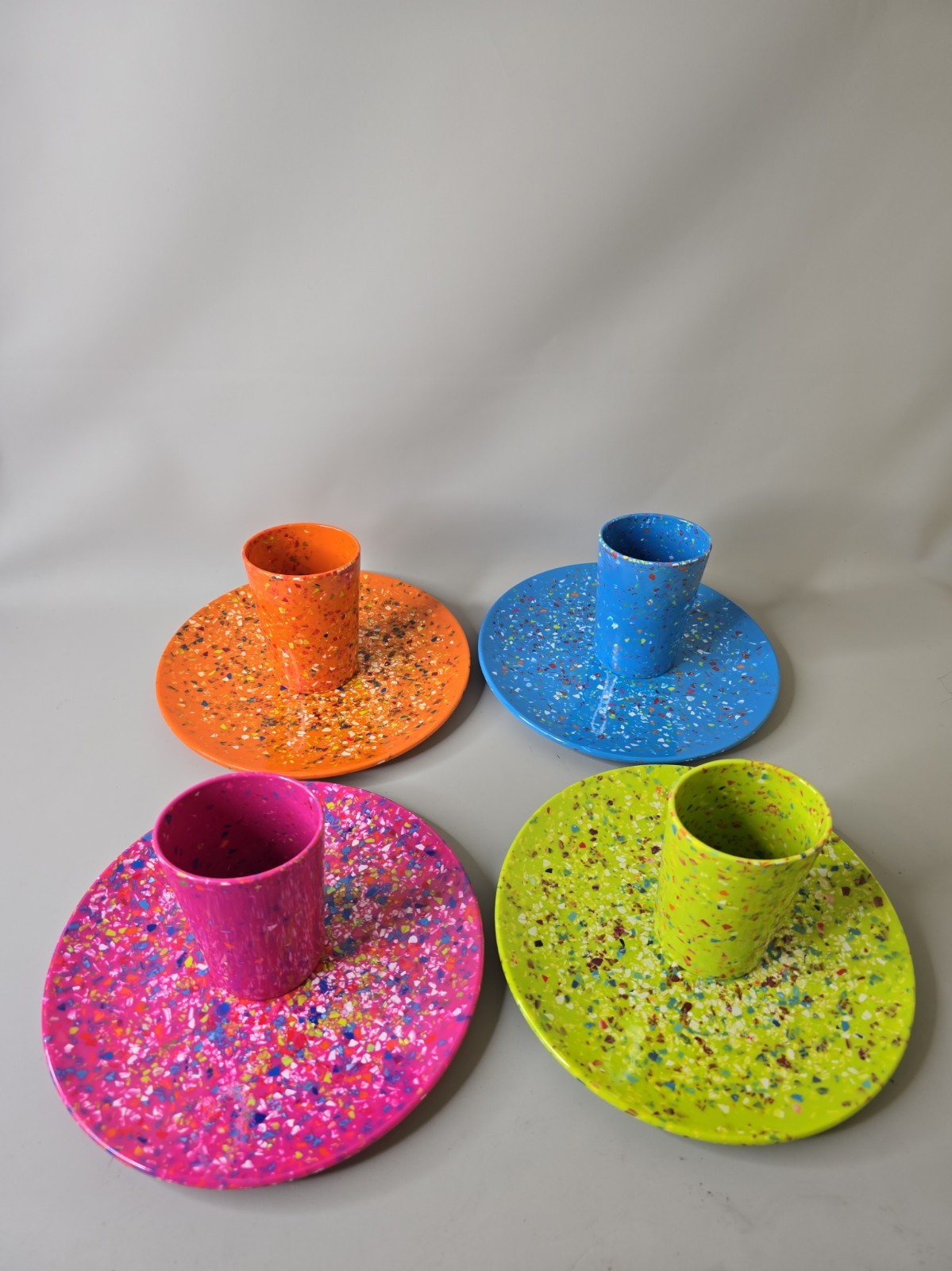 4 Zak 9” Speckled Confetti Dinner Plates Pink Lime Green Orange Blue & Oval Cups 4 Zak 9” Speckled Confetti Dinner Plates Pink Lime Green Orange Blue & Oval Cups