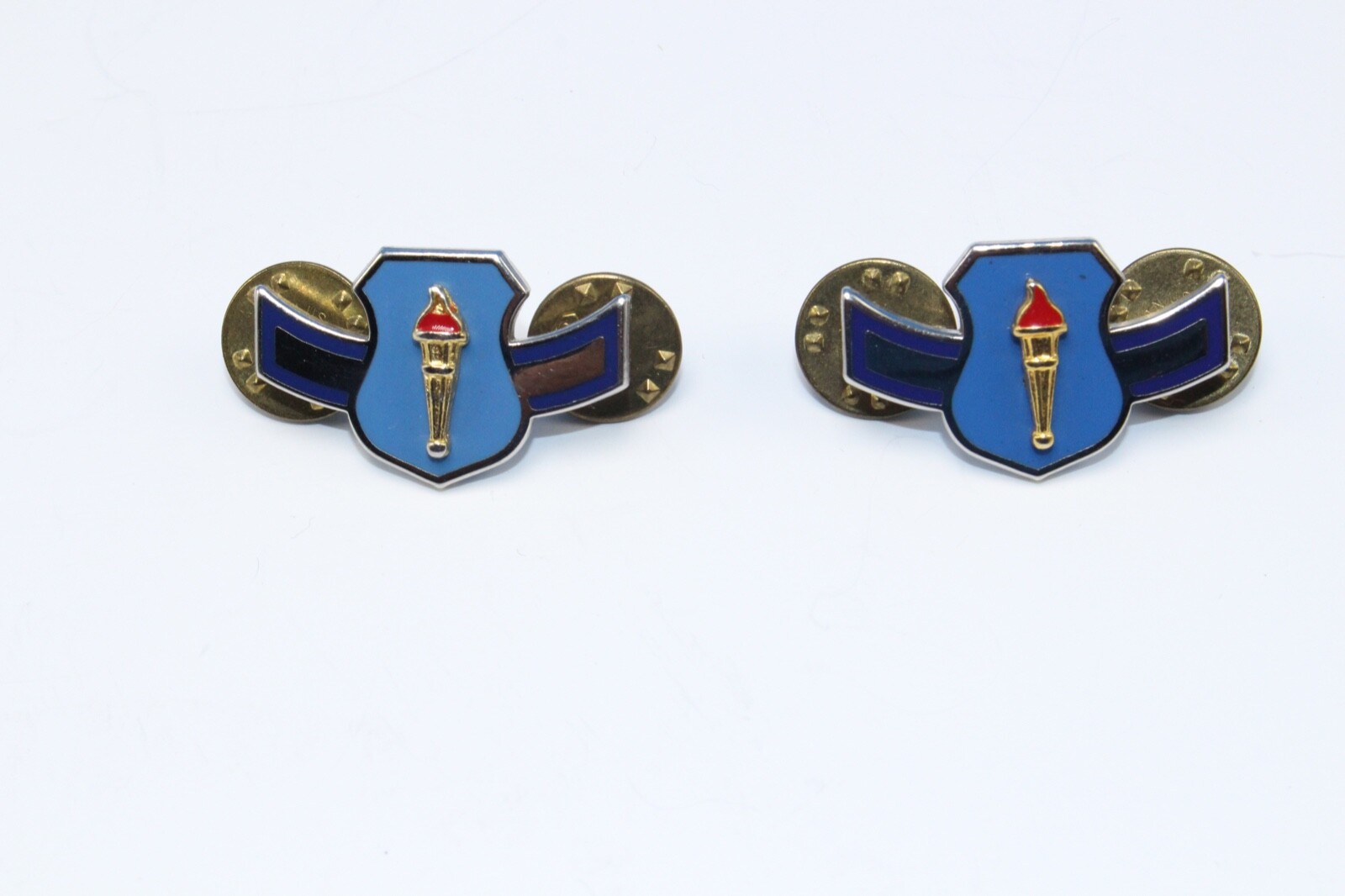 VINTAGE EPG US NAVY BLUE DUAL PIN BACK GOLDEN TORCH RED FLAME RARE VINTAGE EPG US NAVY BLUE DUAL PIN BACK GOLDEN TORCH RED FLAME RARE
