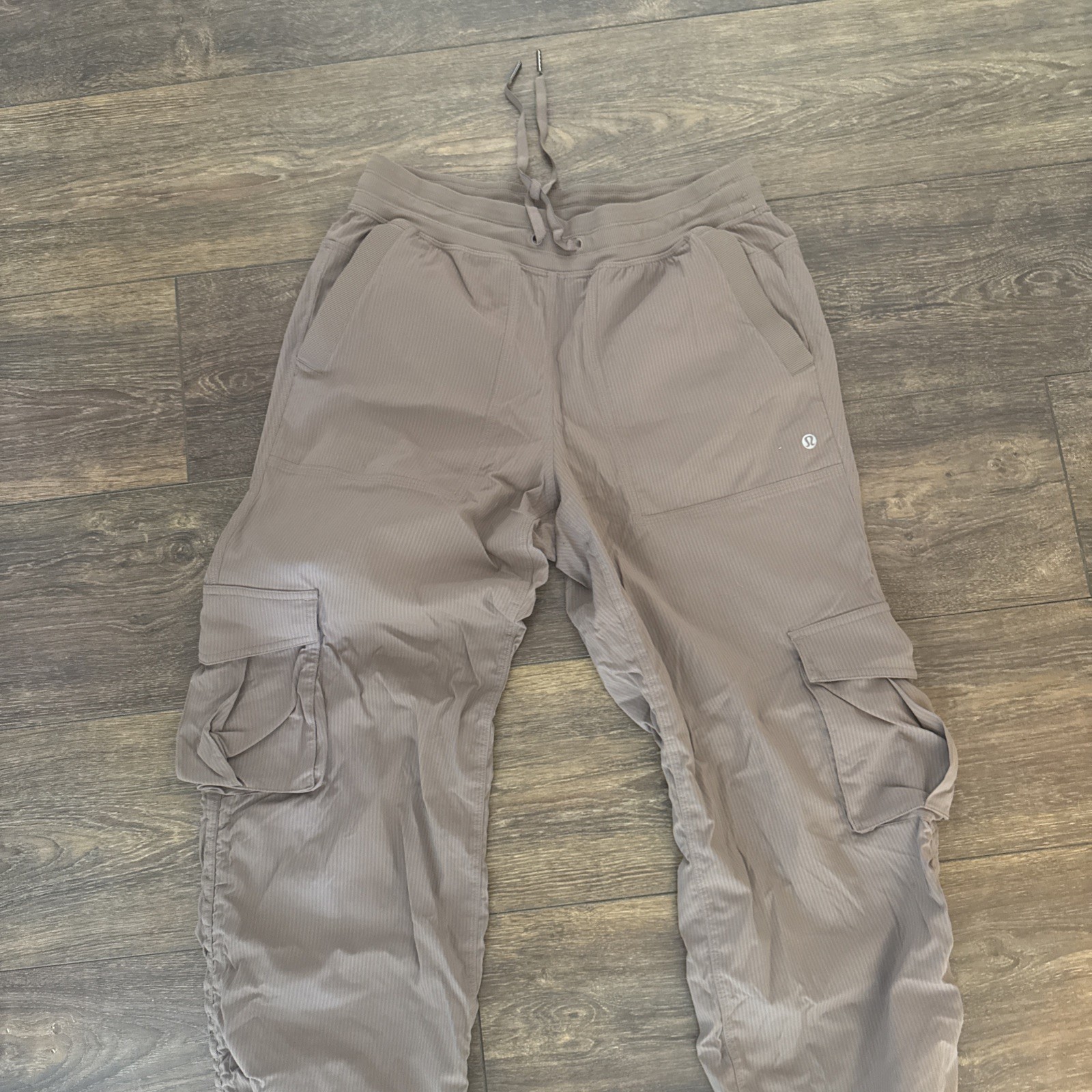 Lululemon Women’s dance, studio, relaxed, fit, MR Cargo Pants  taupe ￼Size S