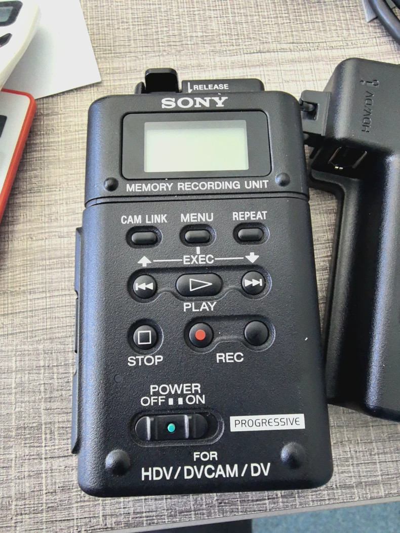 SONY HVR-MRC1K Memory Recording Unit w/ iLink-Cradle HVRA-CR1 Tested SONY HVR-MRC1K Memory Recording Unit w/ iLink-Cradle HVRA-CR1 Tested