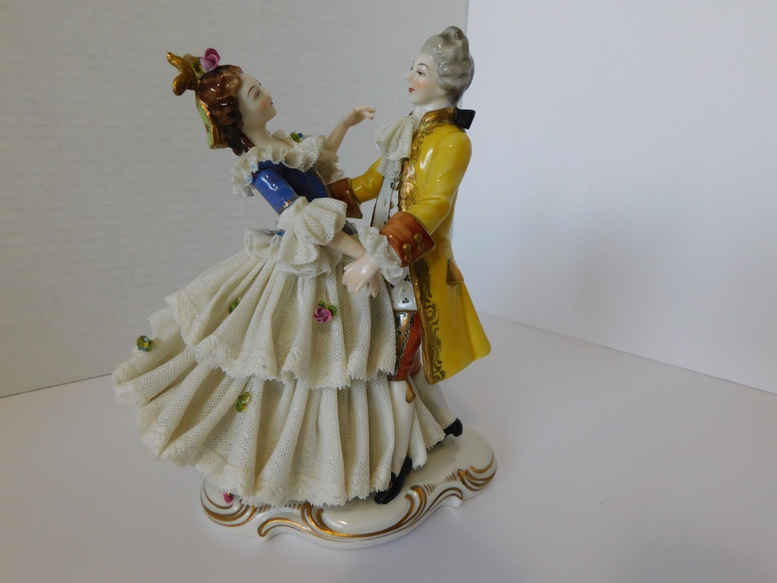STUNNING ANTIQUE DRESDEN FIGURINE PORCELAIN LACE - COUPLE DANCING - GERMANY