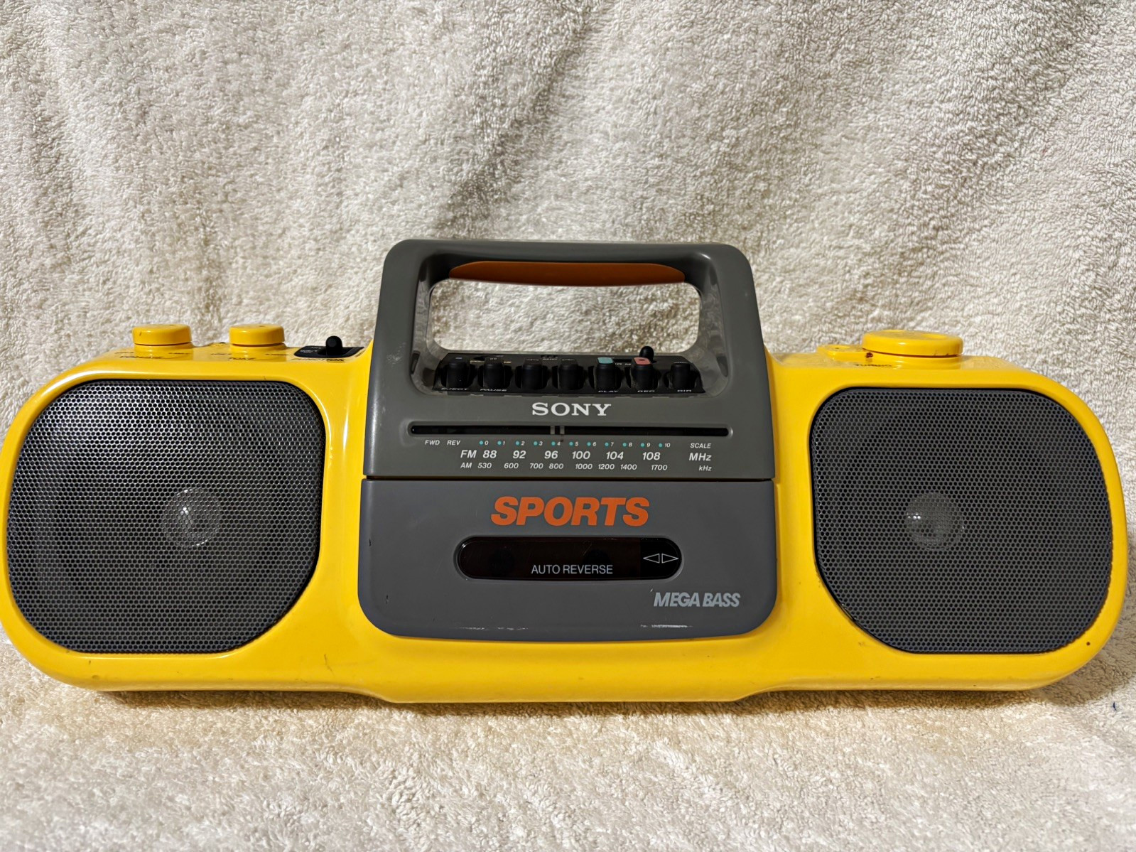Sony Sports CFS-904 Mega Bass Portable Radio Cassette Recorder Full Tested *READ Sony Sports CFS-904 Mega Bass Portable Radio Cassette Recorder Full Tested *READ