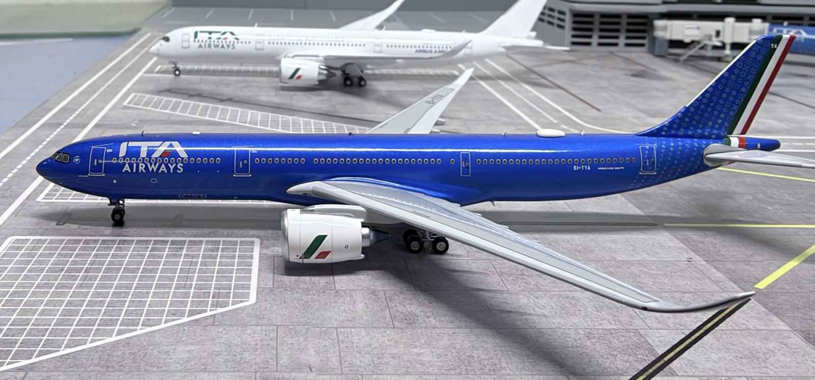 Aviation 1/400 Italian Airlines Airbus A330-900 EI-TYA AV4418 Finished Model Aviation 1/400 Italian Airlines Airbus A330-900 EI-TYA AV4418 Finished Model
