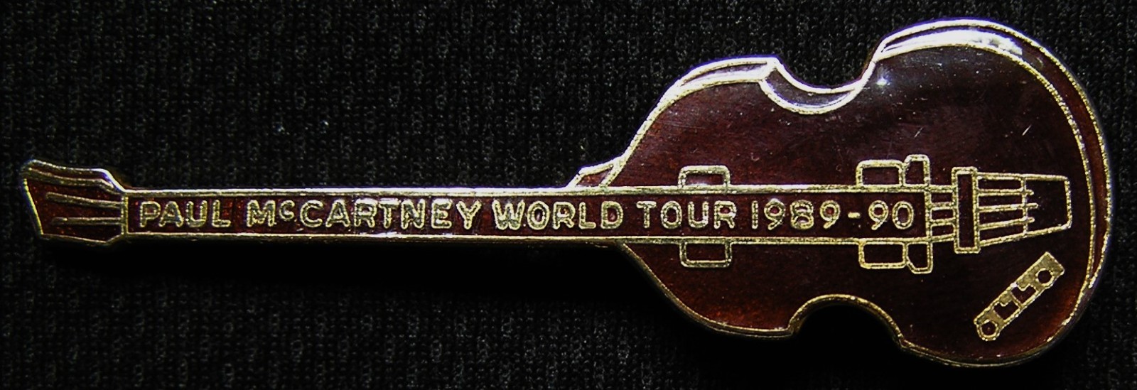 VTG 1989-90 PAUL McCARTNEY WORLD TOUR SOUVENIR GUITAR PIN VTG 1989-90 PAUL McCARTNEY WORLD TOUR SOUVENIR GUITAR PIN