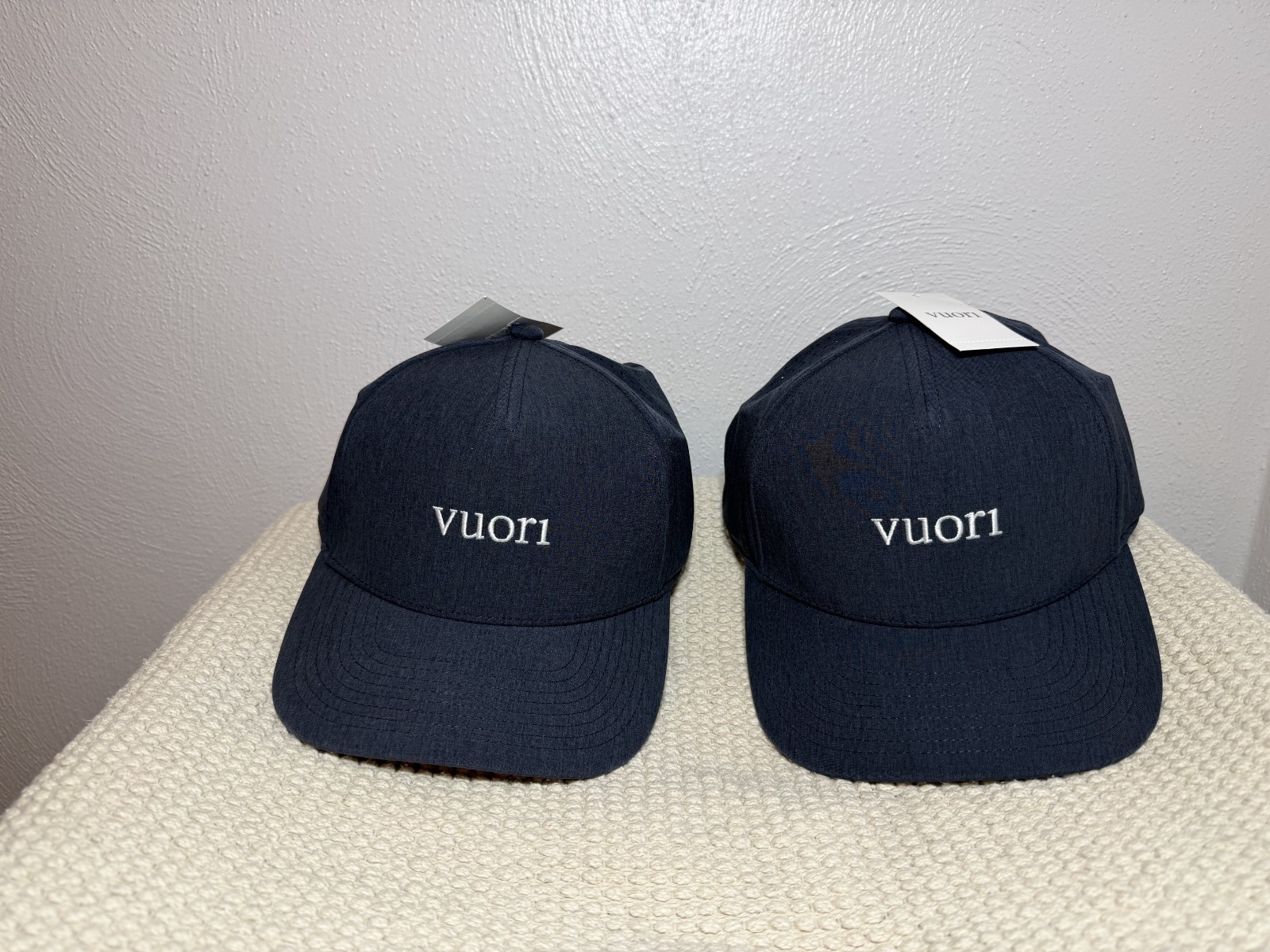 NWT Vuori Hat V1 Water Tech OS Dark Heather Navy Blue Perforated Snapback V8254 NWT Vuori Hat V1 Water Tech OS Dark Heather Navy Blue Perforated Snapback V8254