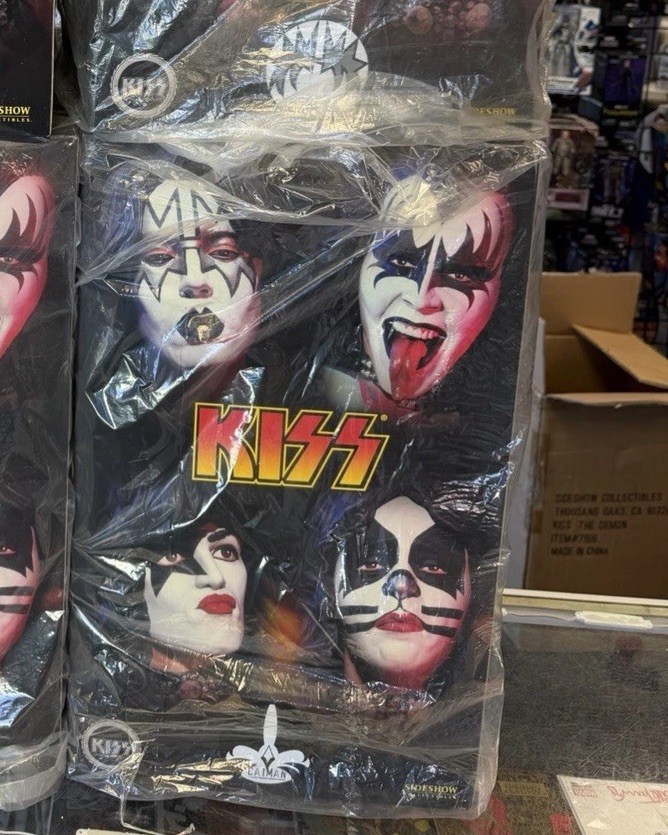 KISS SIDESHOW 1/4 SCALE STATUE 2006 GENE SIMMONS FAST SHIPPING KISS SIDESHOW 1/4 SCALE STATUE 2006 GENE SIMMONS FAST SHIPPING