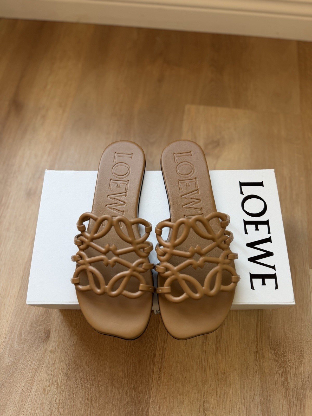 Loewe Women’s Brown Leather Logo Slide Sandals EU 39 US 9 Slip-On