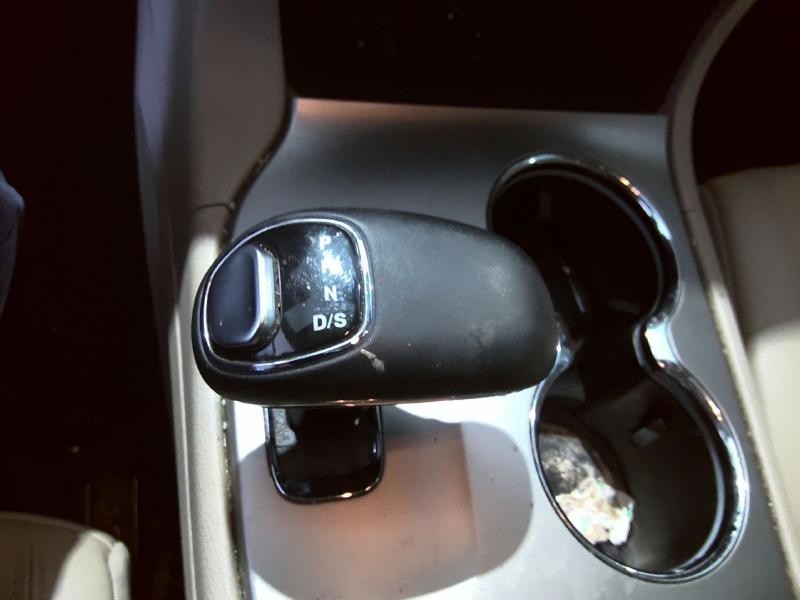 2014 - 2018 Jeep Cherokee Automatic Transmission Floor Gear Shifter Assembly OEM