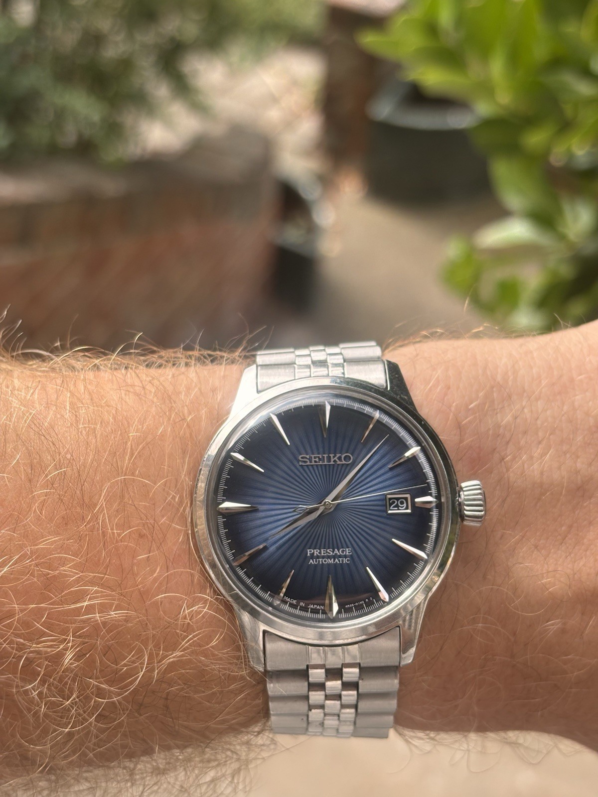 Catches The Light Seiko Presage 4R35, Blue Cocktail Time, Automatic, 40mm Catches The Light Seiko Presage 4R35, Blue Cocktail Time, Automatic, 40mm