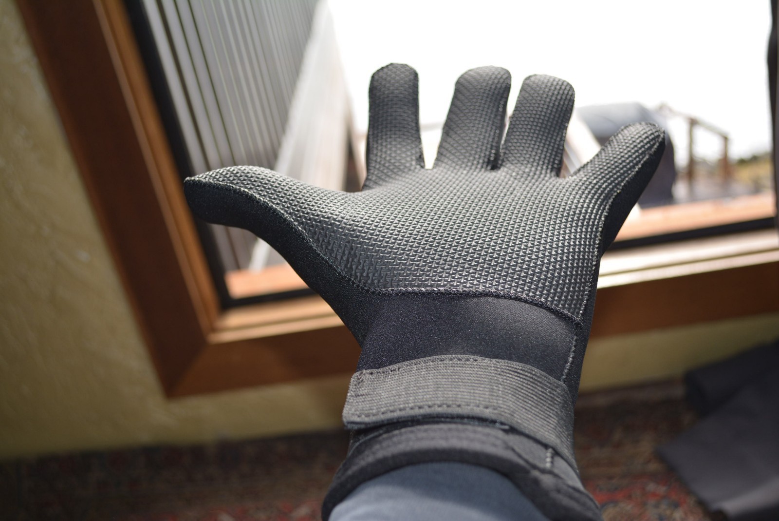 Neoprene gloves 4mm New, nice, the real deal ( GREAT DEAL) Neoprene gloves 4mm New, nice, the real deal ( GREAT DEAL)