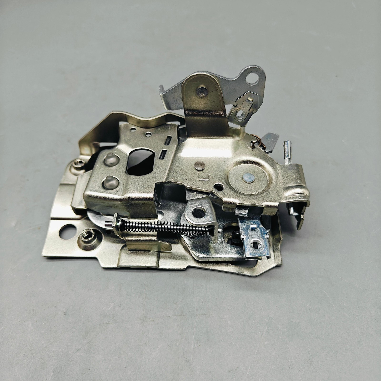GMK403544480L NW Left Side Door Latch For 1978–1987 Chevrolet Buick NEW