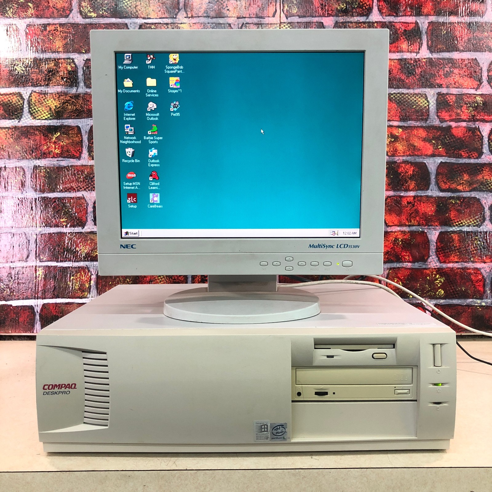 Compaq Deskpro Retro Gaming PC Pentium III CPU 64MB RAM (Windows 98 SE) Compaq Deskpro Retro Gaming PC Pentium III CPU 64MB RAM (Windows 98 SE)