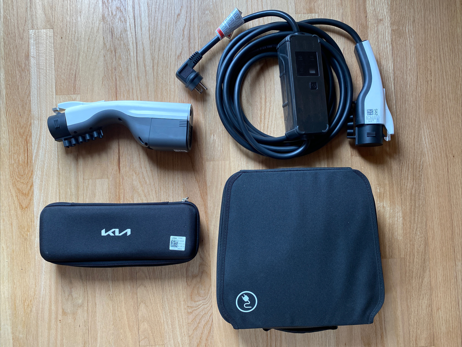 NEW 2022 2023 Hyundai IONIQ 5 KIA EV6 V2L EV Charger + Connector OEM 916B1GI020 NEW 2022 2023 Hyundai IONIQ 5 KIA EV6 V2L EV Charger + Connector OEM 916B1GI020
