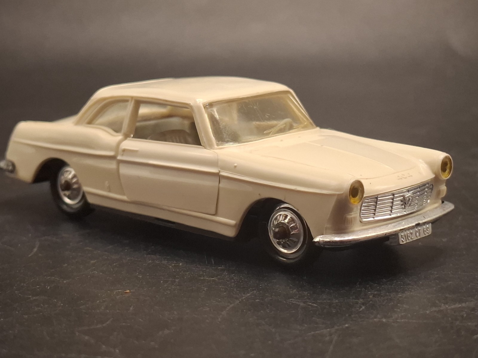 Vintage 1960s Peugeot 404 Norev 1/43 Scale Made in France Vintage 1960s Peugeot 404 Norev 1/43 Scale Made in France
