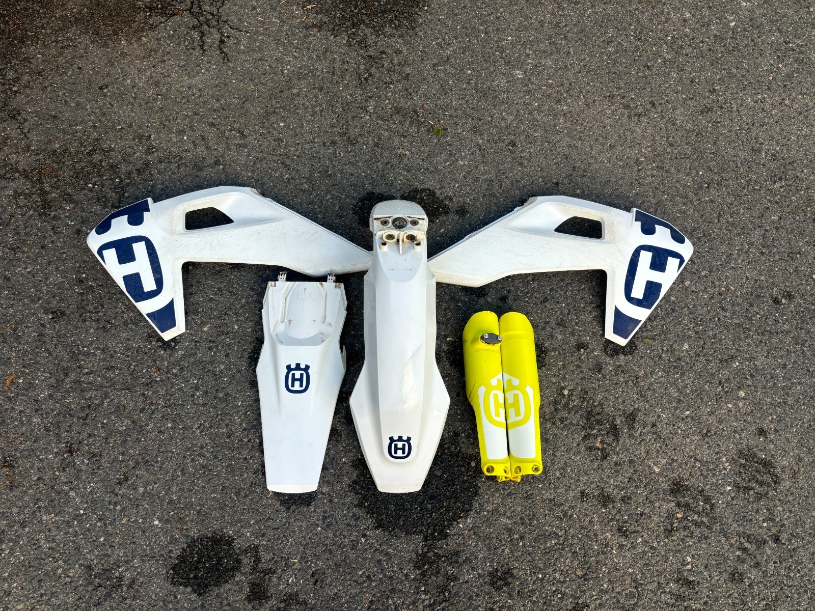 2020 Husqvarna FE350 - OEM Plastics (Fenders, Shrouds, Fork Guards only) 2020 Husqvarna FE350 - OEM Plastics (Fenders, Shrouds, Fork Guards only)